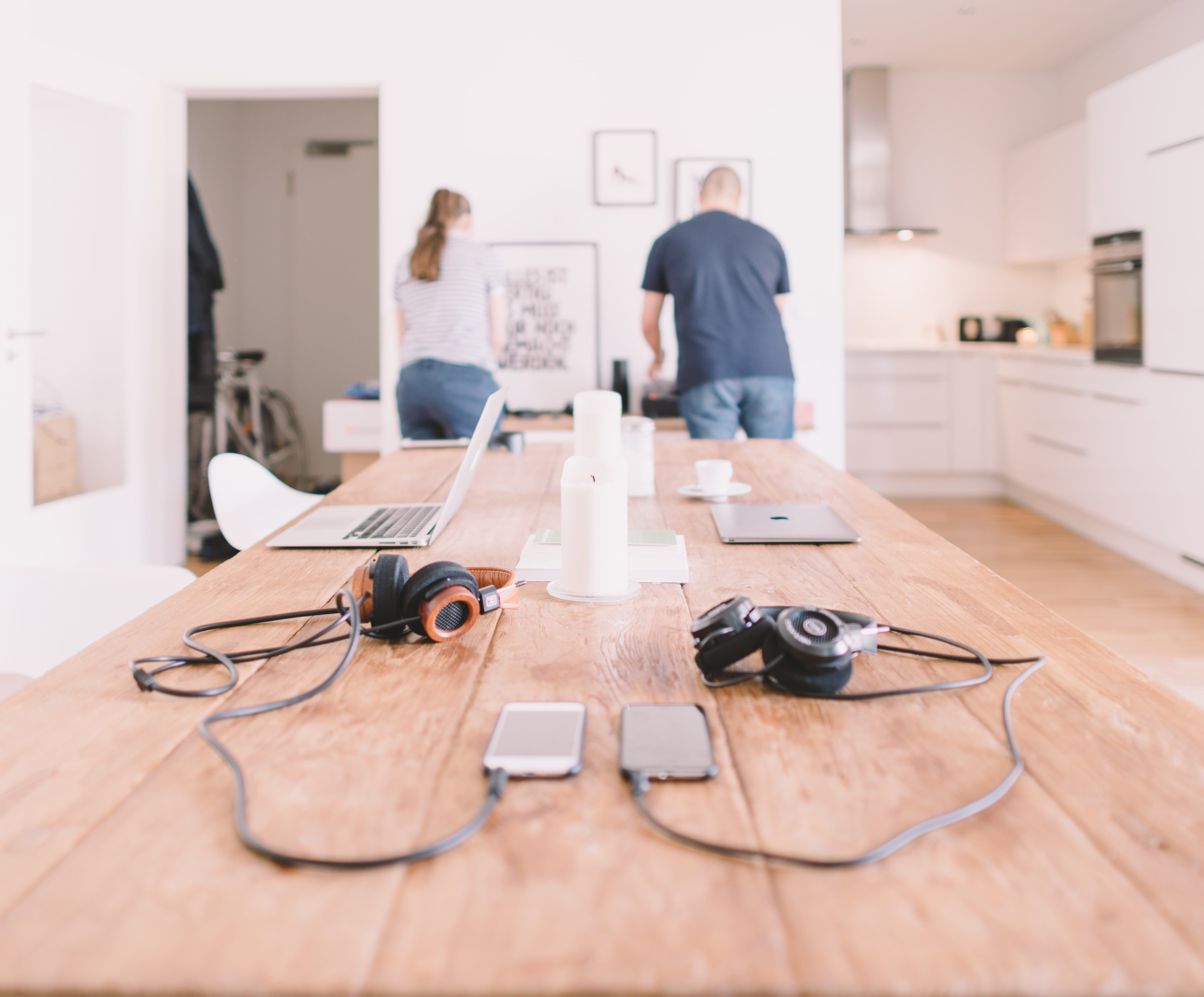 ipad, wireless technology, standing, indoors, laptop, couple, women, 5K, orange, people, connection, headphone, communication, lifestyles, workstation, HD Wallpaper
