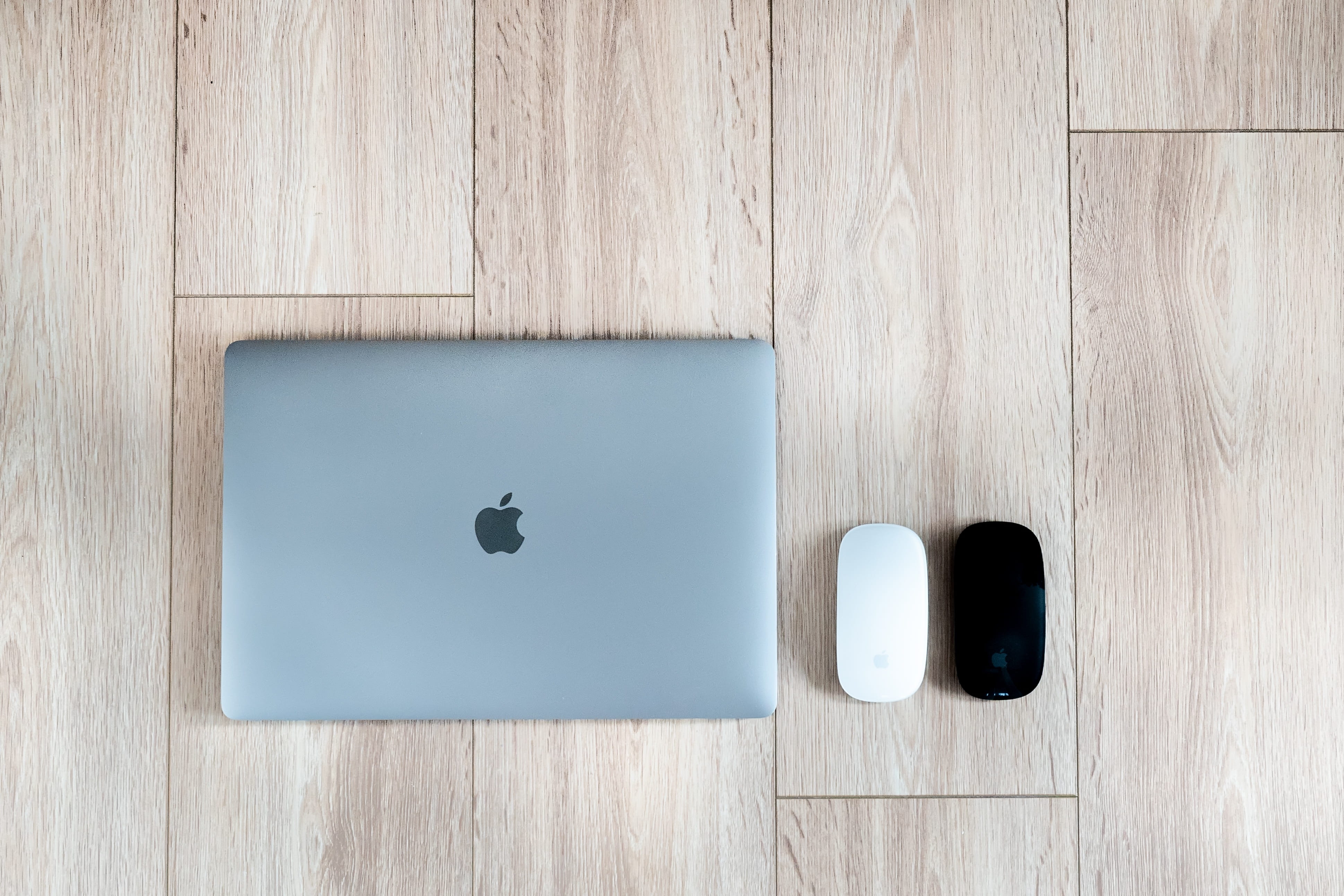 communication, connection, computer, 4K, notebook, wood grain, wood - material, entrance, workstation, wall - building feature, working, writing, day, HD Wallpaper