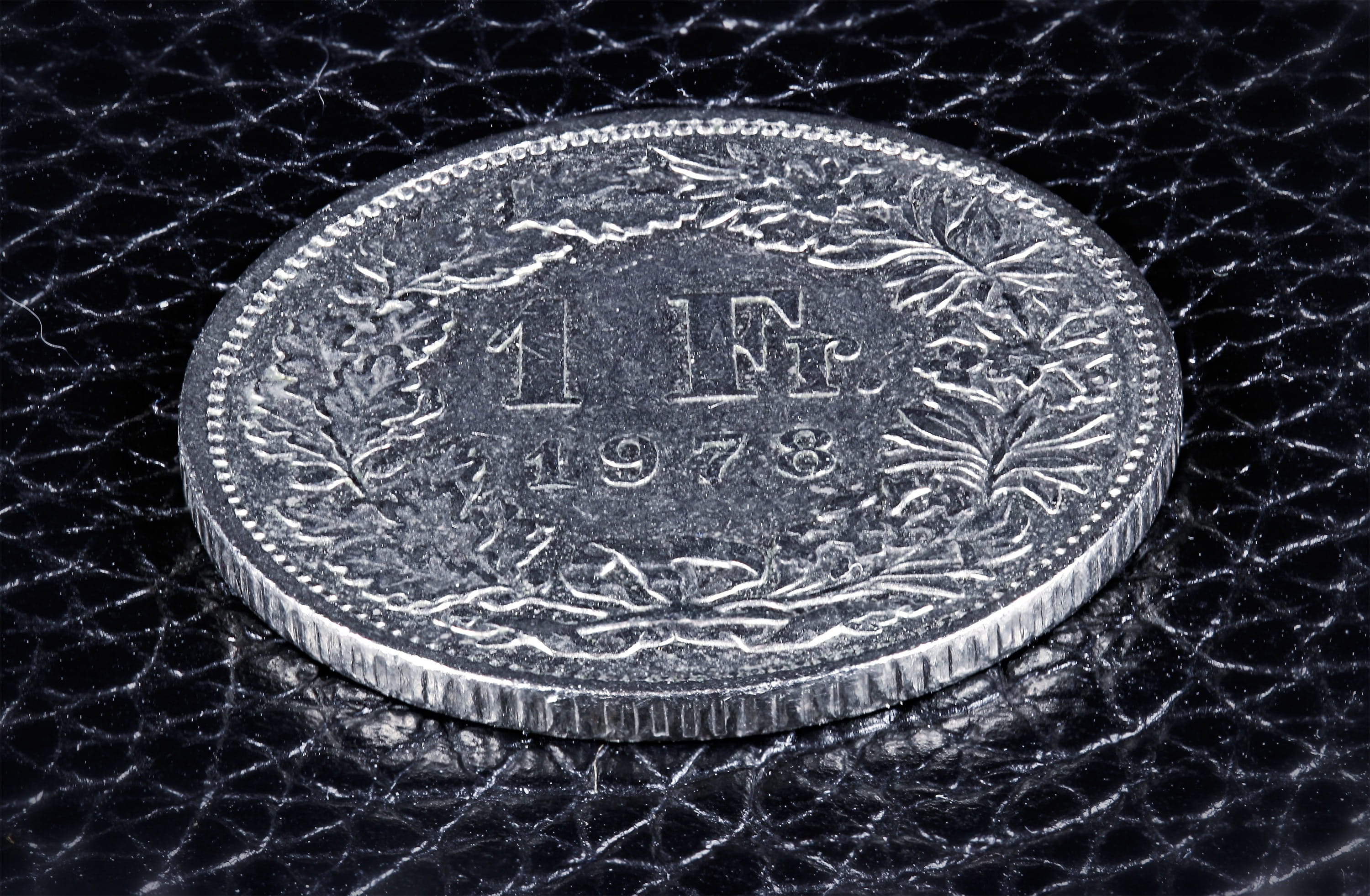 finance, money, carving - craft product, silver, single object, 2K, close, art and craft, metal money, craft, pay, bank, wealth, close-up, pattern, creativity, HD Wallpaper
