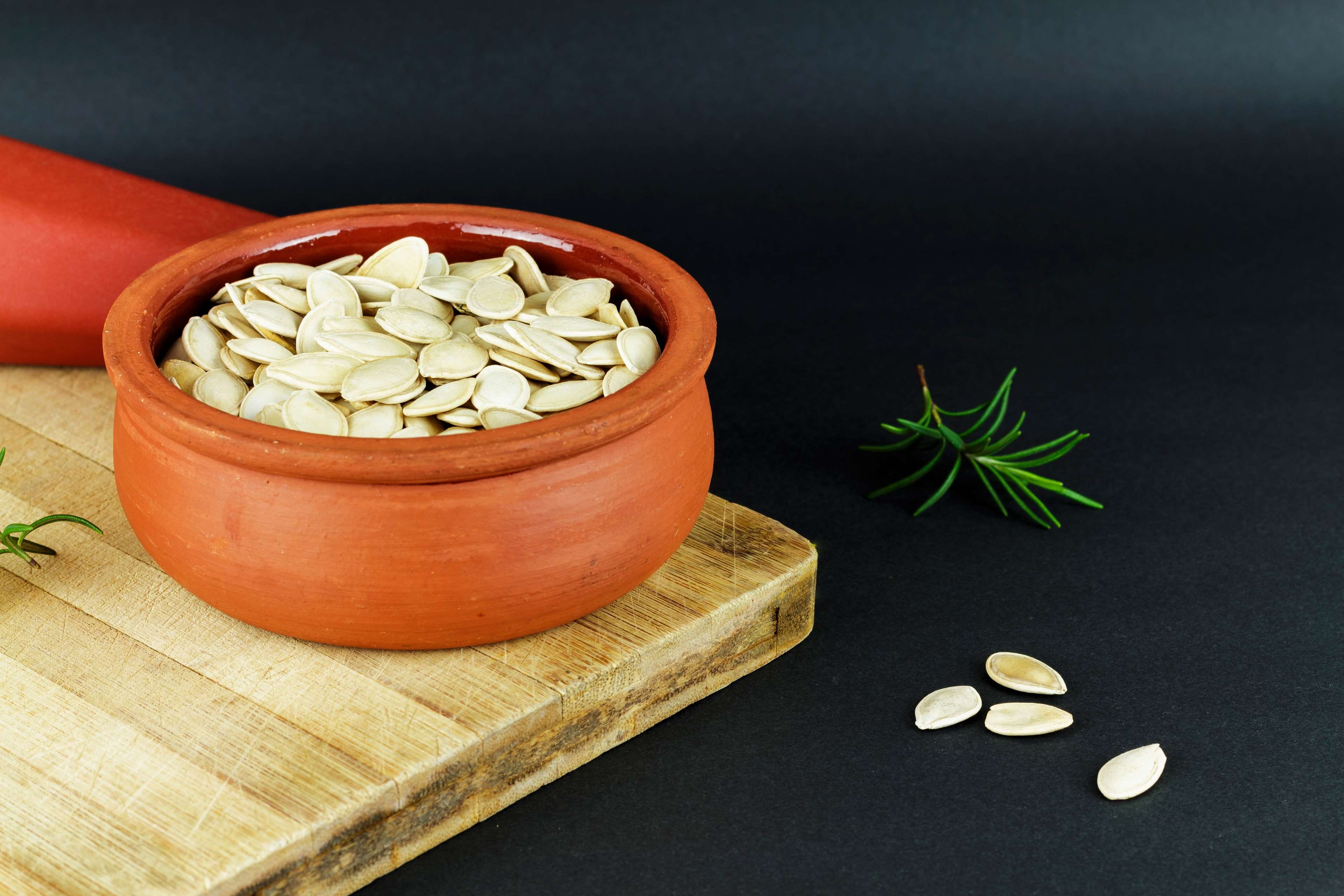 dry, freshness, chopping board, rosemary, kap, pot, cardamom, plant, black funds, wood - material, still life, wellbeing, studio shot, medicine, no people, HD Wallpaper