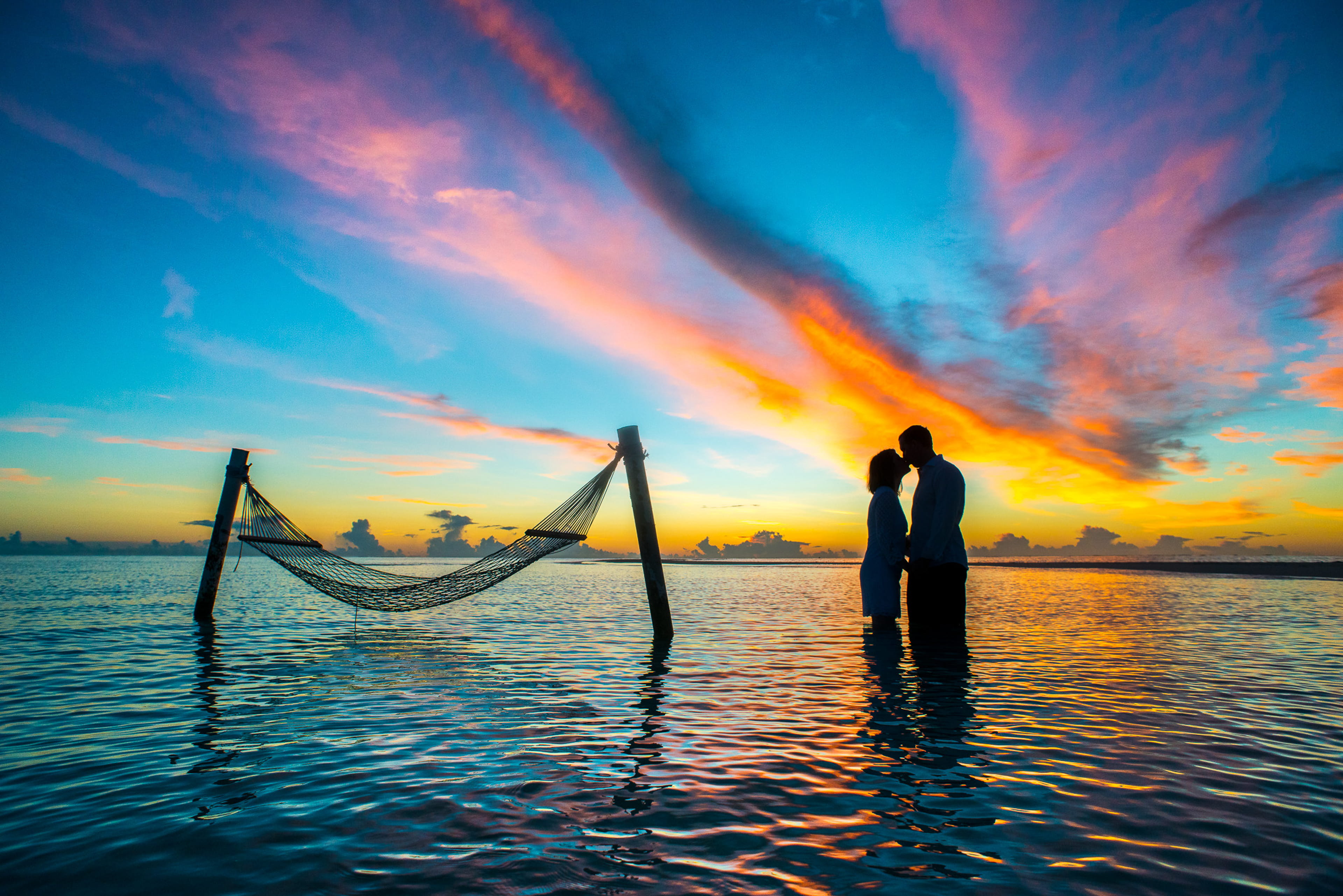 tranquil scene, romance, beauty in nature, lifestyles, sun, beach, photo, men, Fuvahmulah, two people, sea, nautical vessel, reflection, kissing, affair, HD Wallpaper