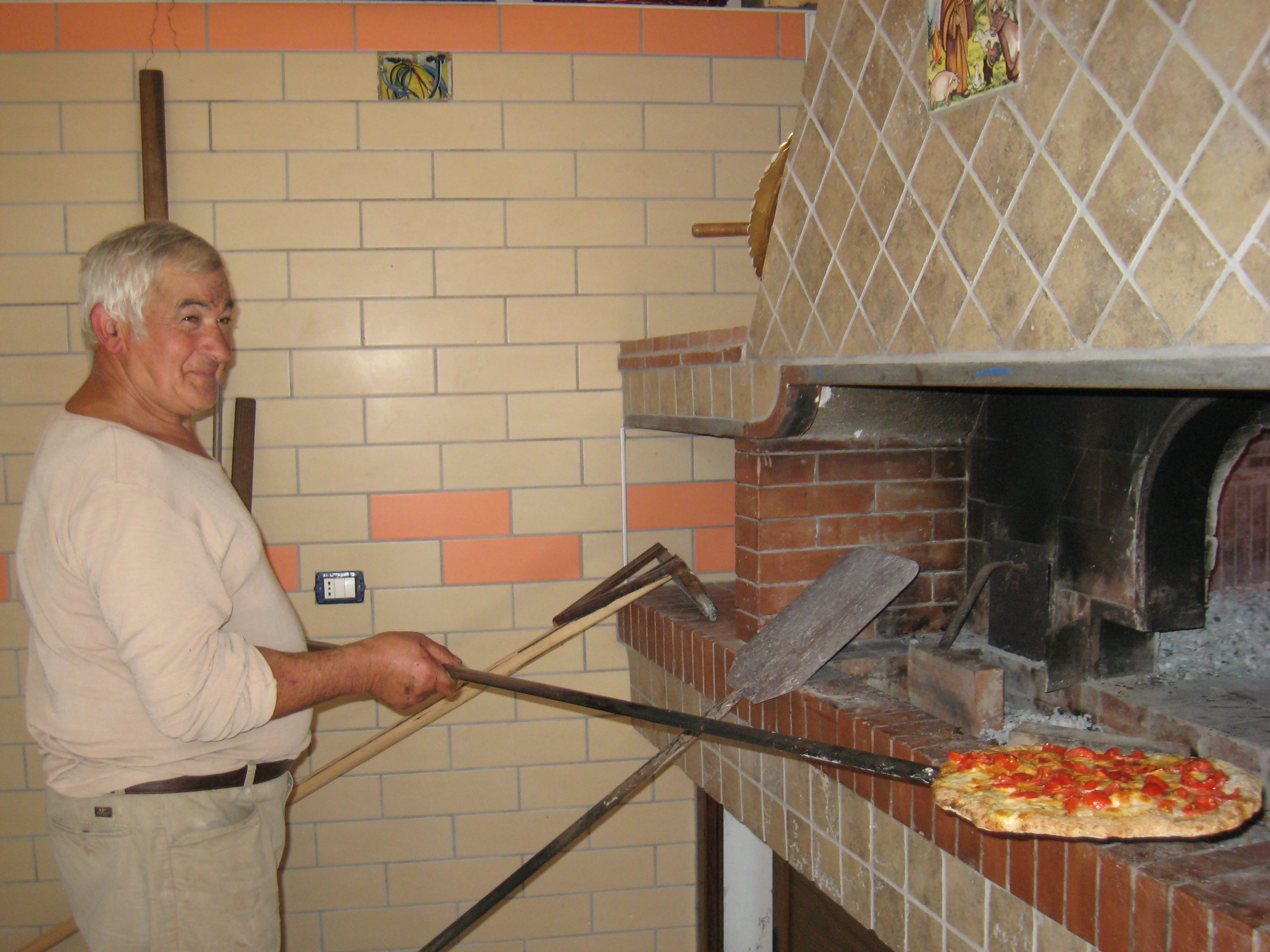 pizzeria, tile, italy, baking, lifestyles, one person, kitchen, preparing food, waist up, happy, smiling, commercial kitchen, culinary, holding, man, wood burning, HD Wallpaper