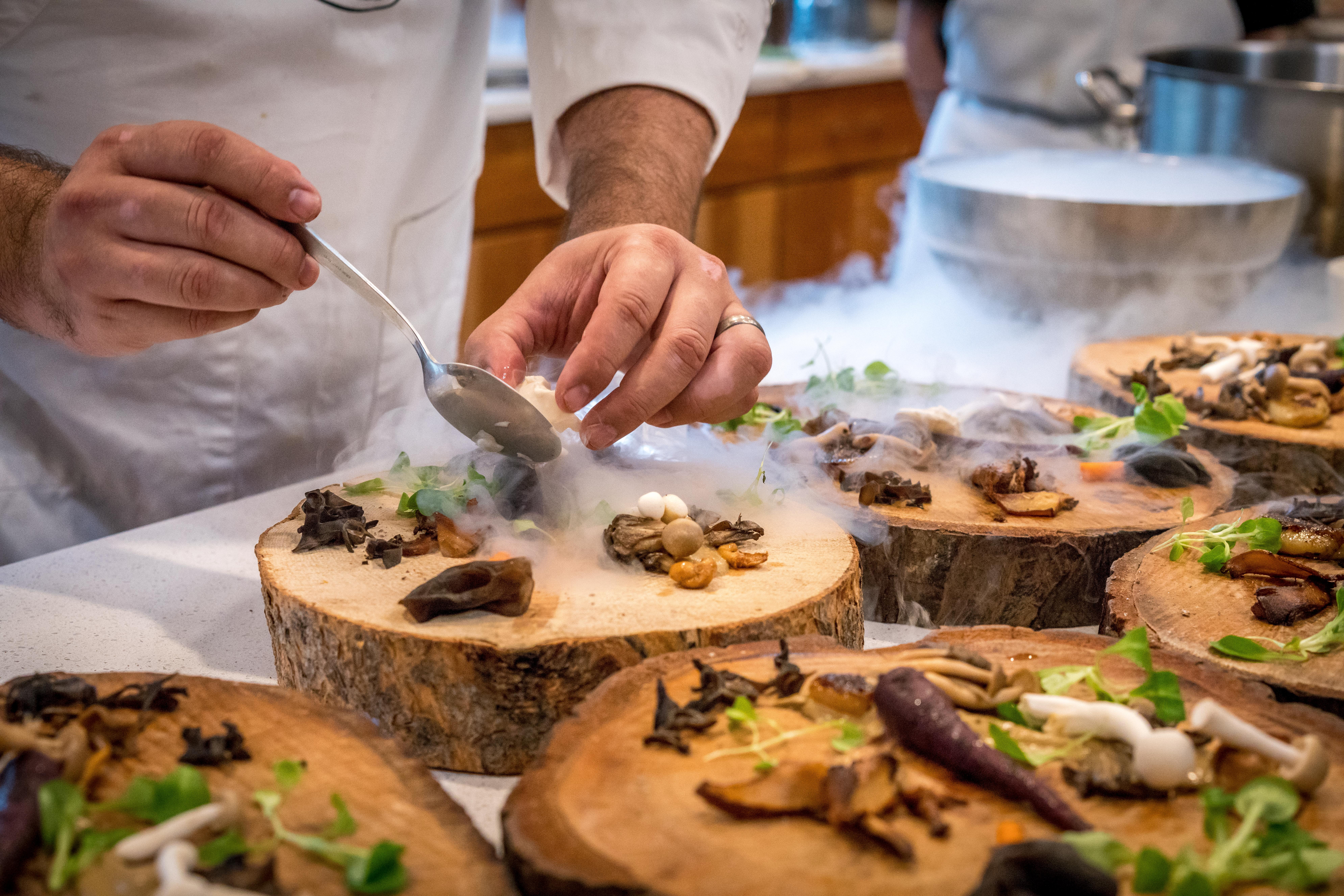 wooden, freshness, food plating, indoors, 8K, tree, plating, preparing food, smoke, one person, men, kitchen utensil, mushrooms, hand, cuisine, food presentation, HD Wallpaper