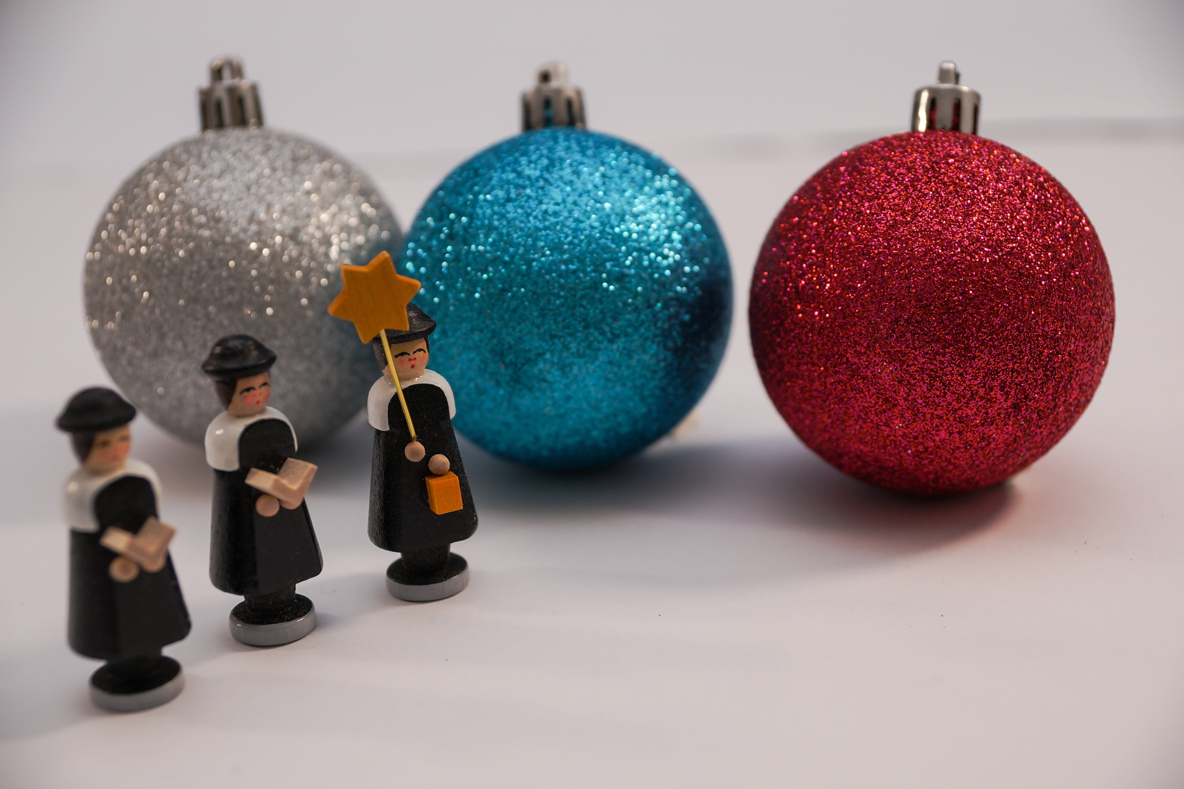 studio shot, baubles, male likeness, no people, human representation, carolers, wise men, star, close-up, decoration, choir, still life, plastic, color, HD Wallpaper