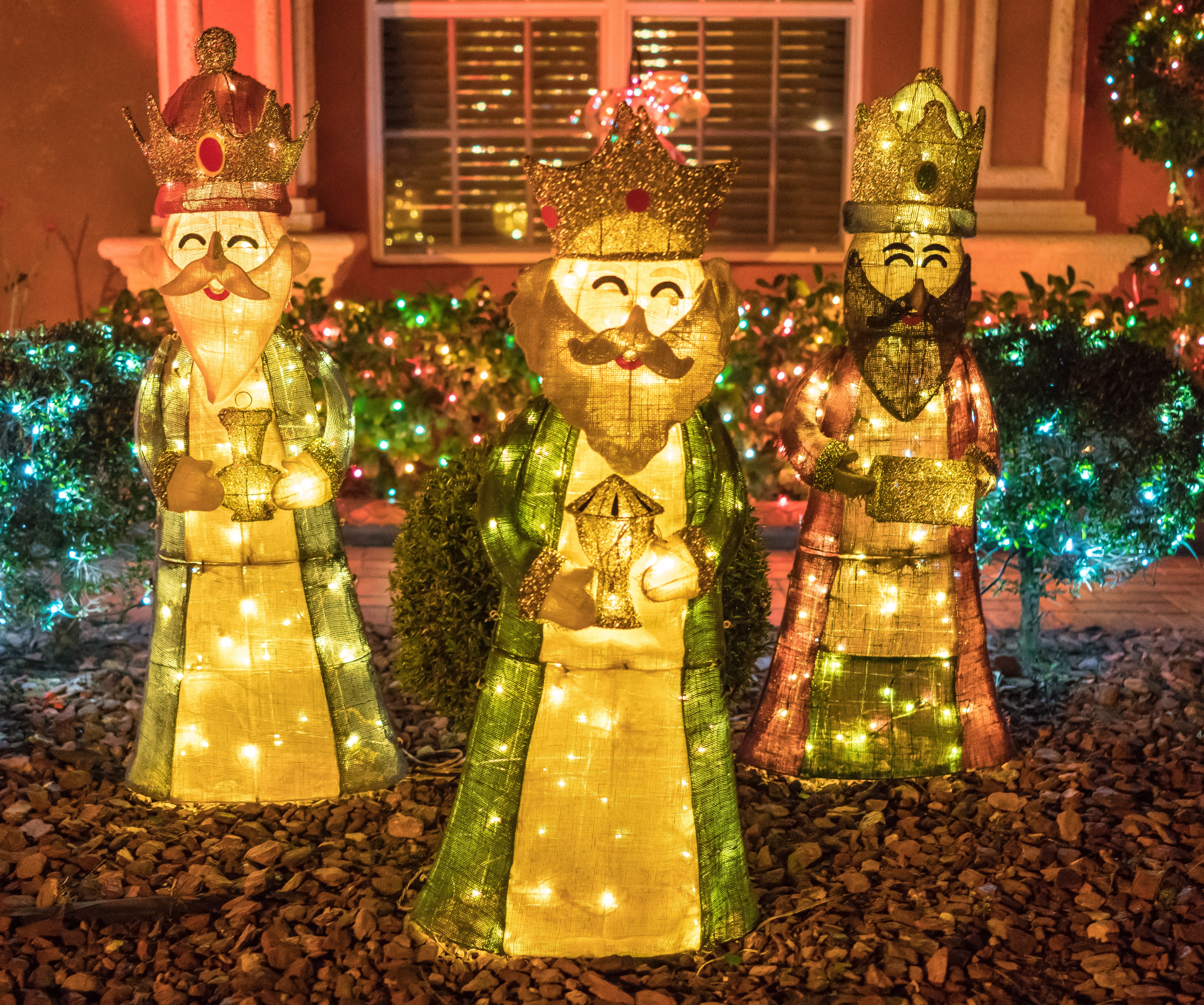 christmas, no people, holiday, night, human representation, religion, statue, three wise men, christmas ornament, gold, 5K, lighting equipment, creativity, HD Wallpaper
