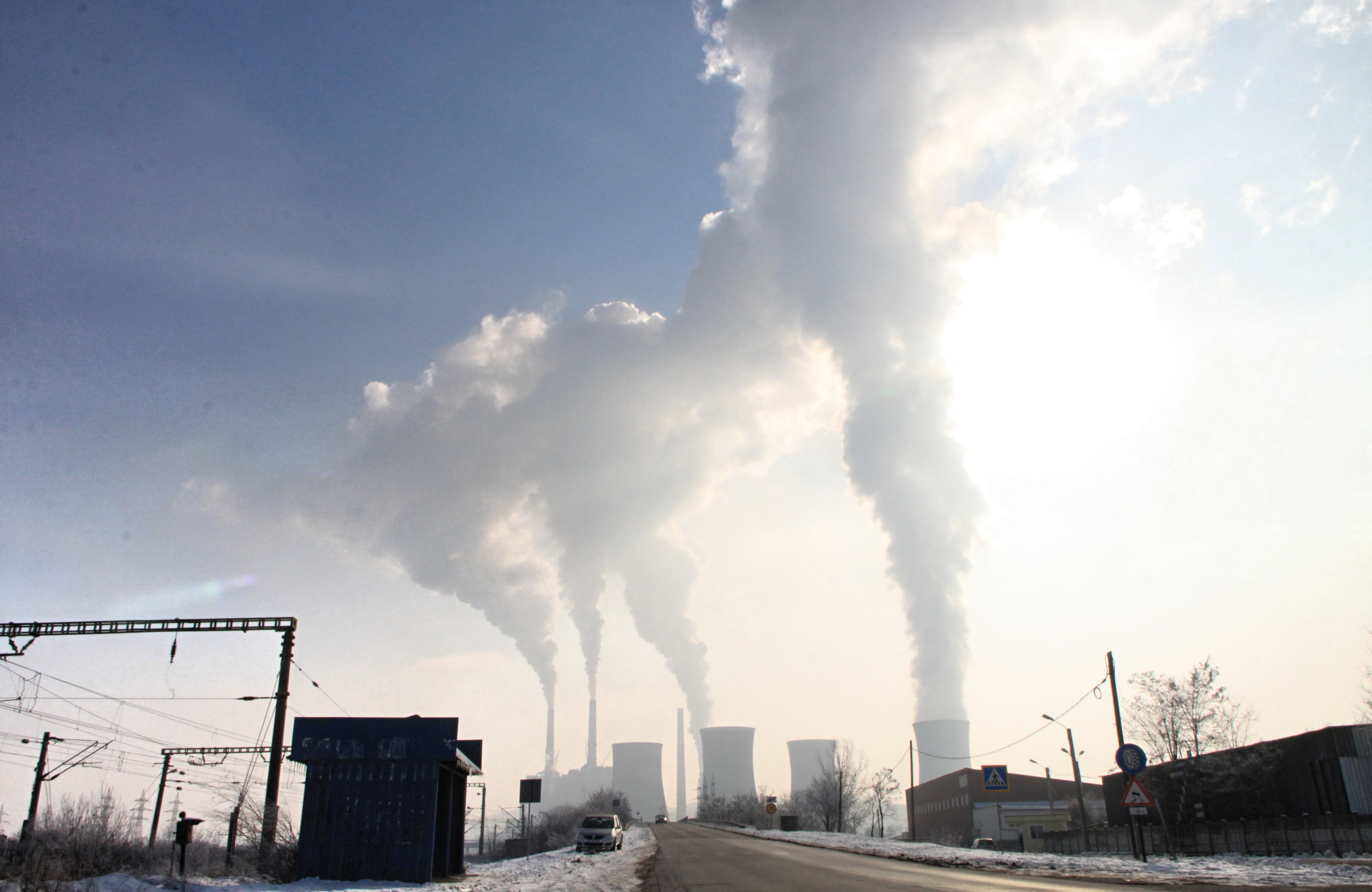 air, cooling tower, smokestack, environment, metal industry, no people, building exterior, narrow, industries, road, pollute, factory, toxic industrial, HD Wallpaper