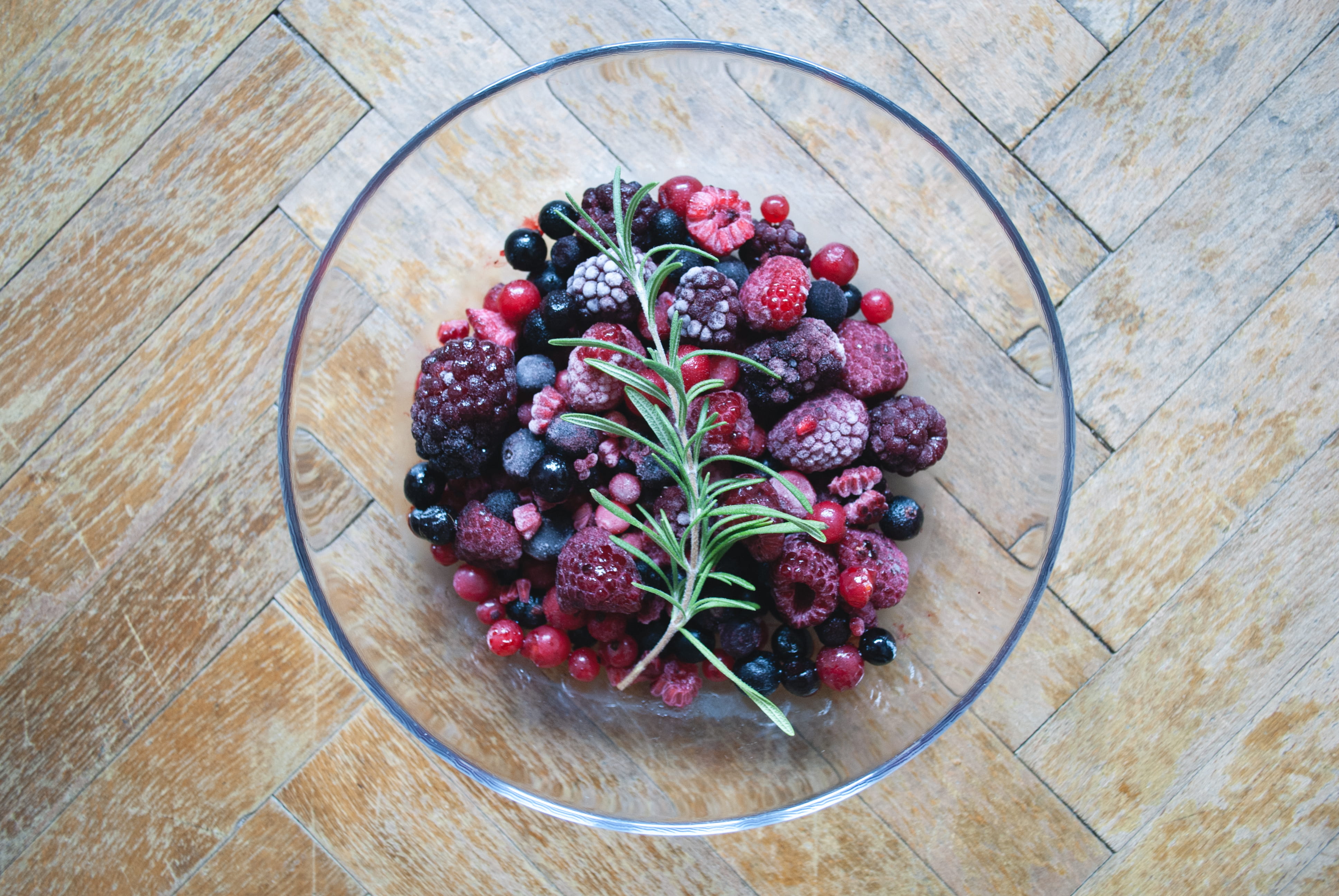 high angle view, wooden floor, Frozen, wooden, food, berry Fruit, abundance, sweet Food, refreshment, organic, summer, day, freshness, wellbeing, wood - Material, HD Wallpaper