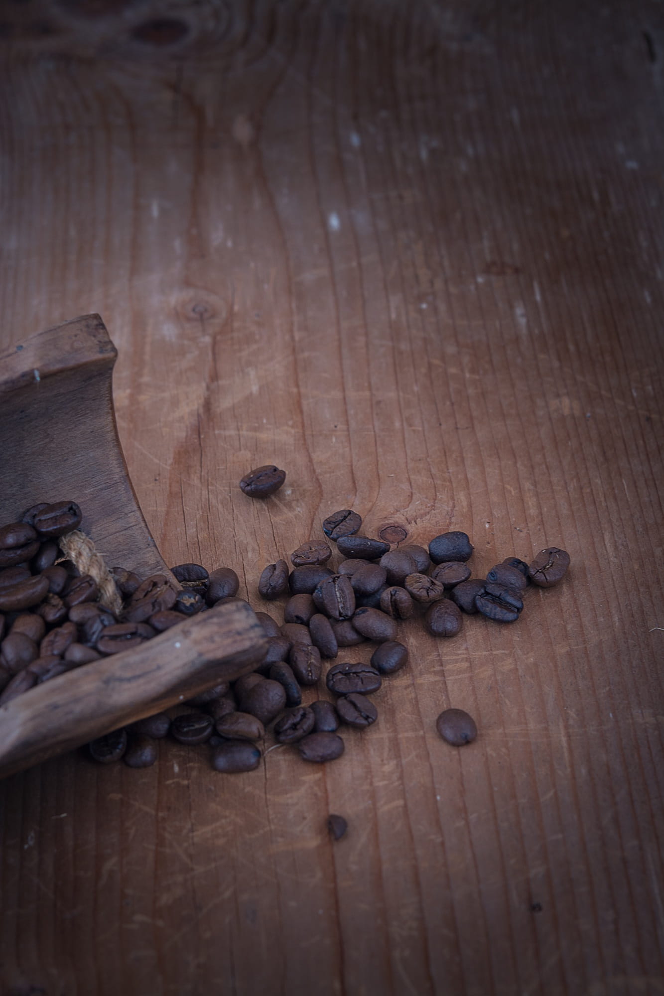 close, close-up, freshness, spice, high angle view, food and drink, mocha, indoors, coffee - Drink, espresso, no people, drink, bean, wood, cafe, backgrounds, Phone HD Wallpaper
