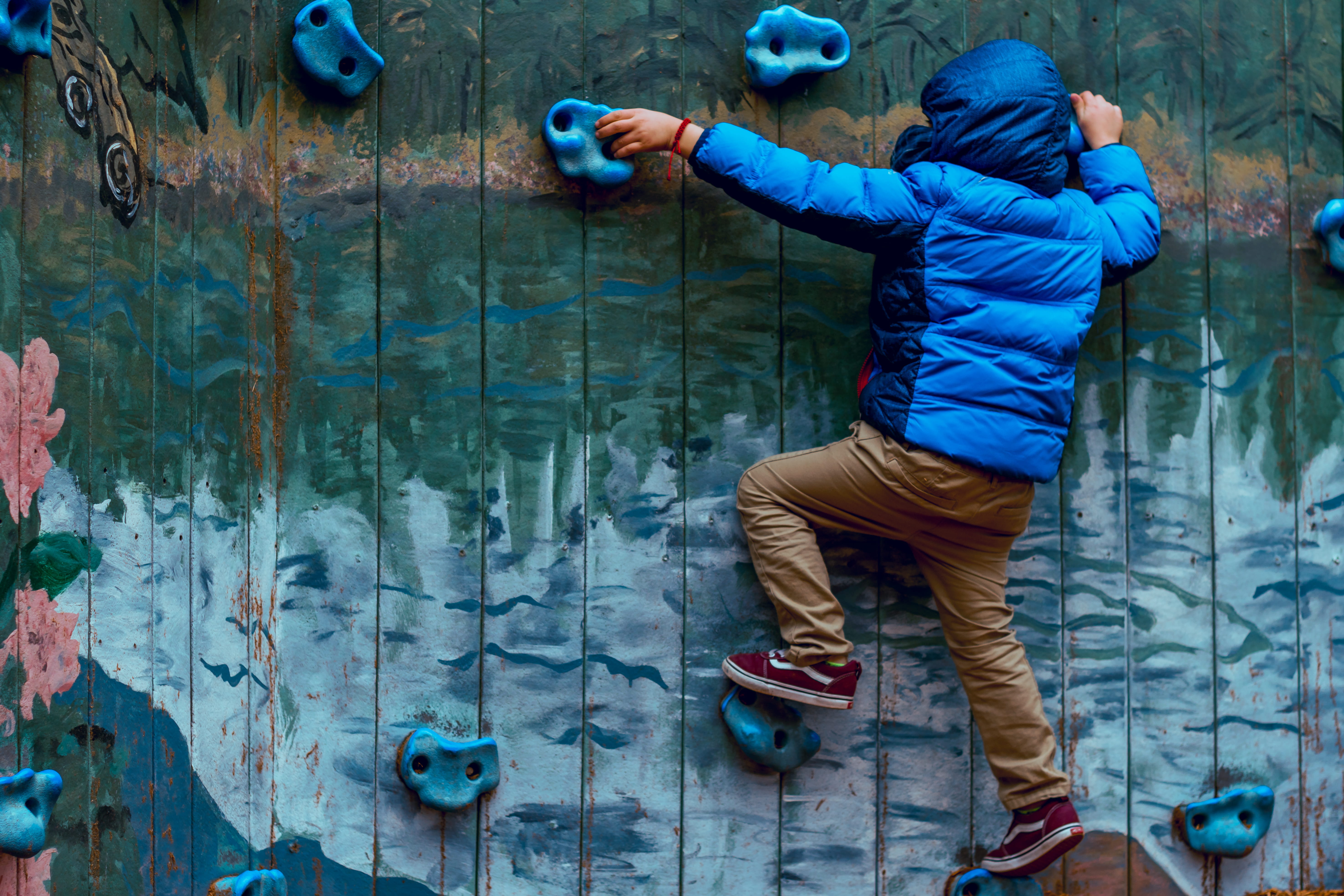 extreme sports, rear view, graffiti, casual clothing, activity, boy, warm clothing, kid, boys, wall - building feature, men, climbing, 5K, wall, architecture, HD Wallpaper
