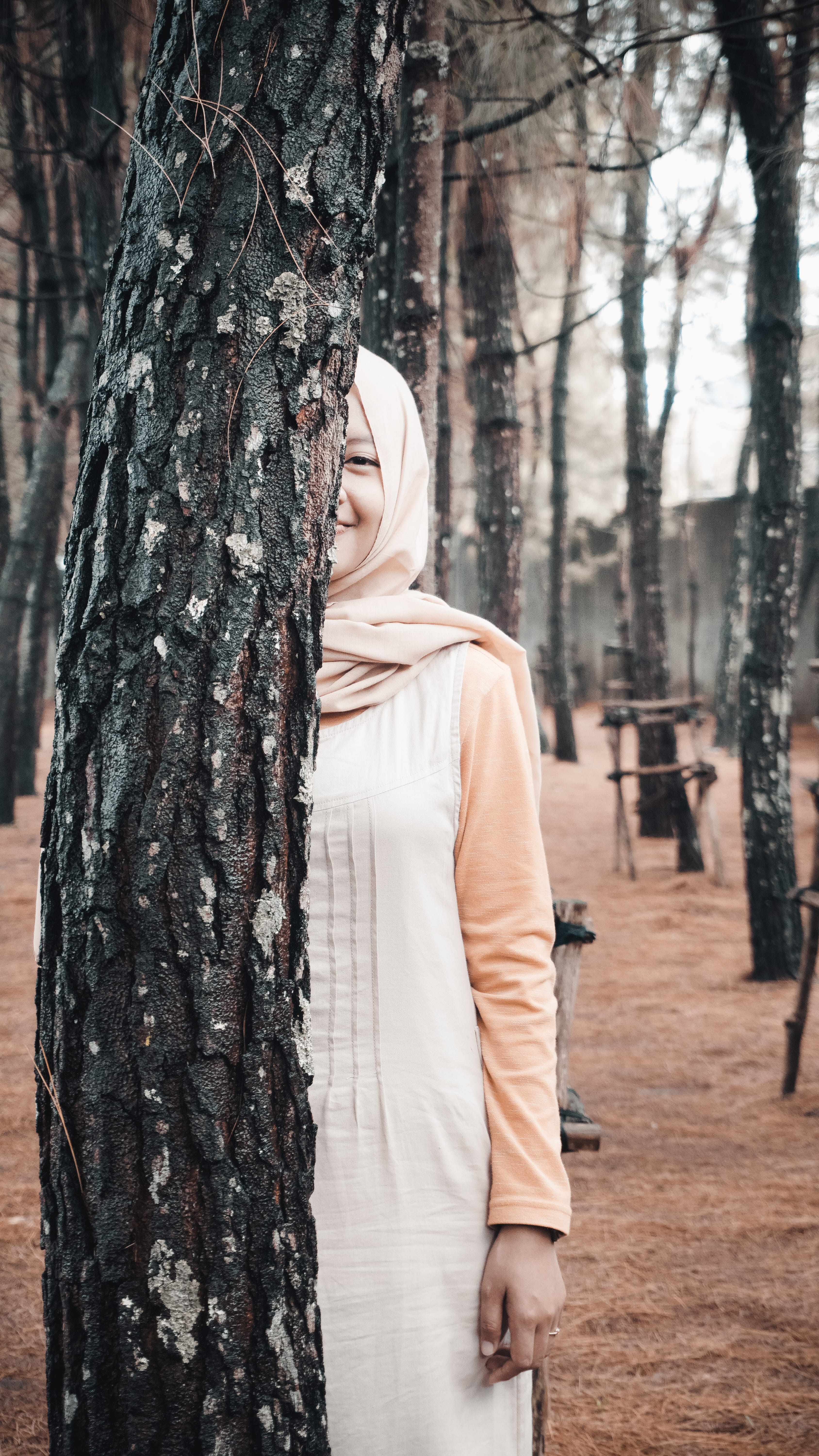 adult, land, ground, women, 5K, clothing, person, cardigan, hood, half, warm clothing, rear view, sweater, focus on foreground, smiling, apparel, trunk, Phone HD Wallpaper
