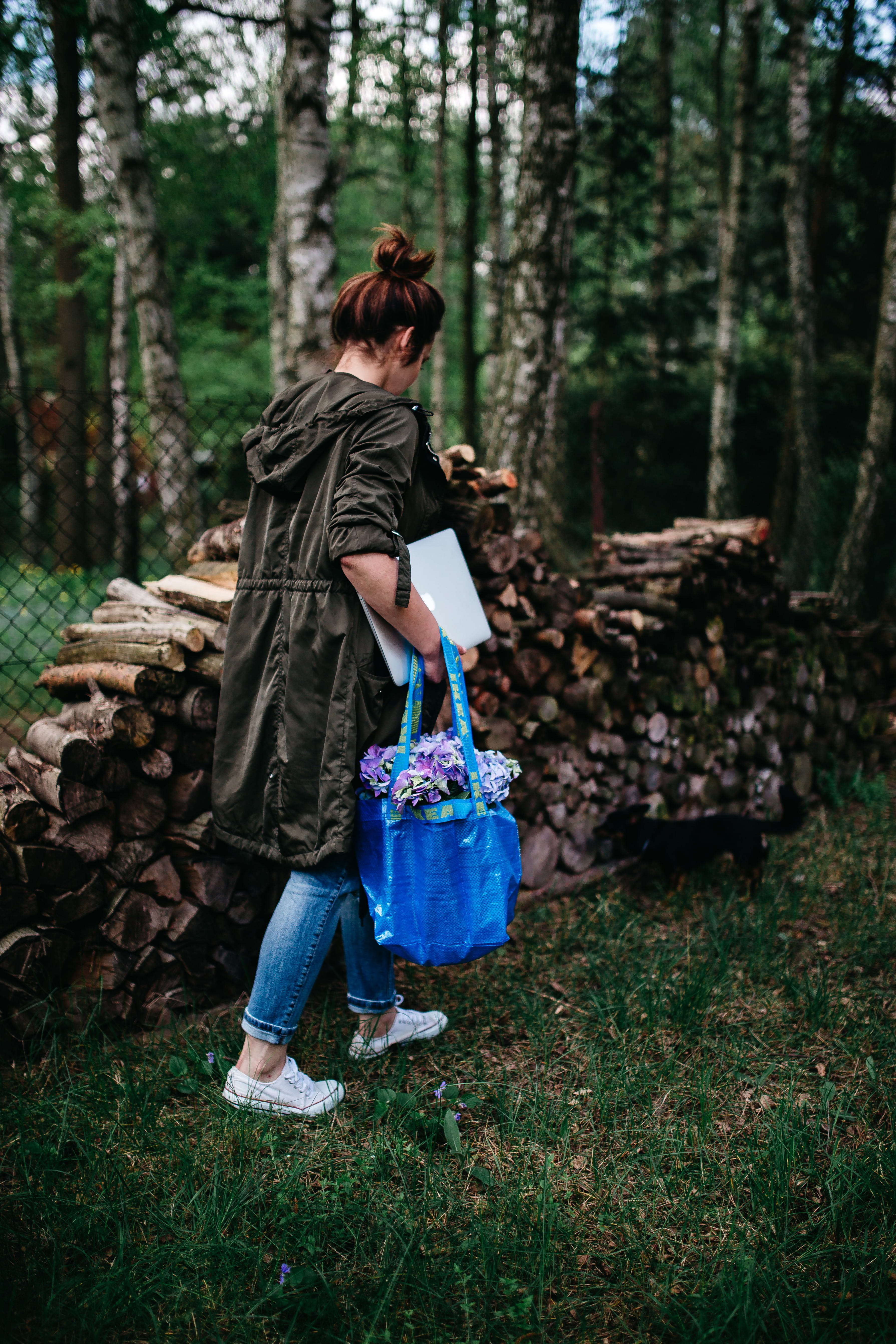 outdoors, 5K, one Person, women, nature, caucasian Ethnicity, adult, TOP, rear view, lifestyles, tree, forest, real people, frakta, clothing, woodland, Phone HD Wallpaper