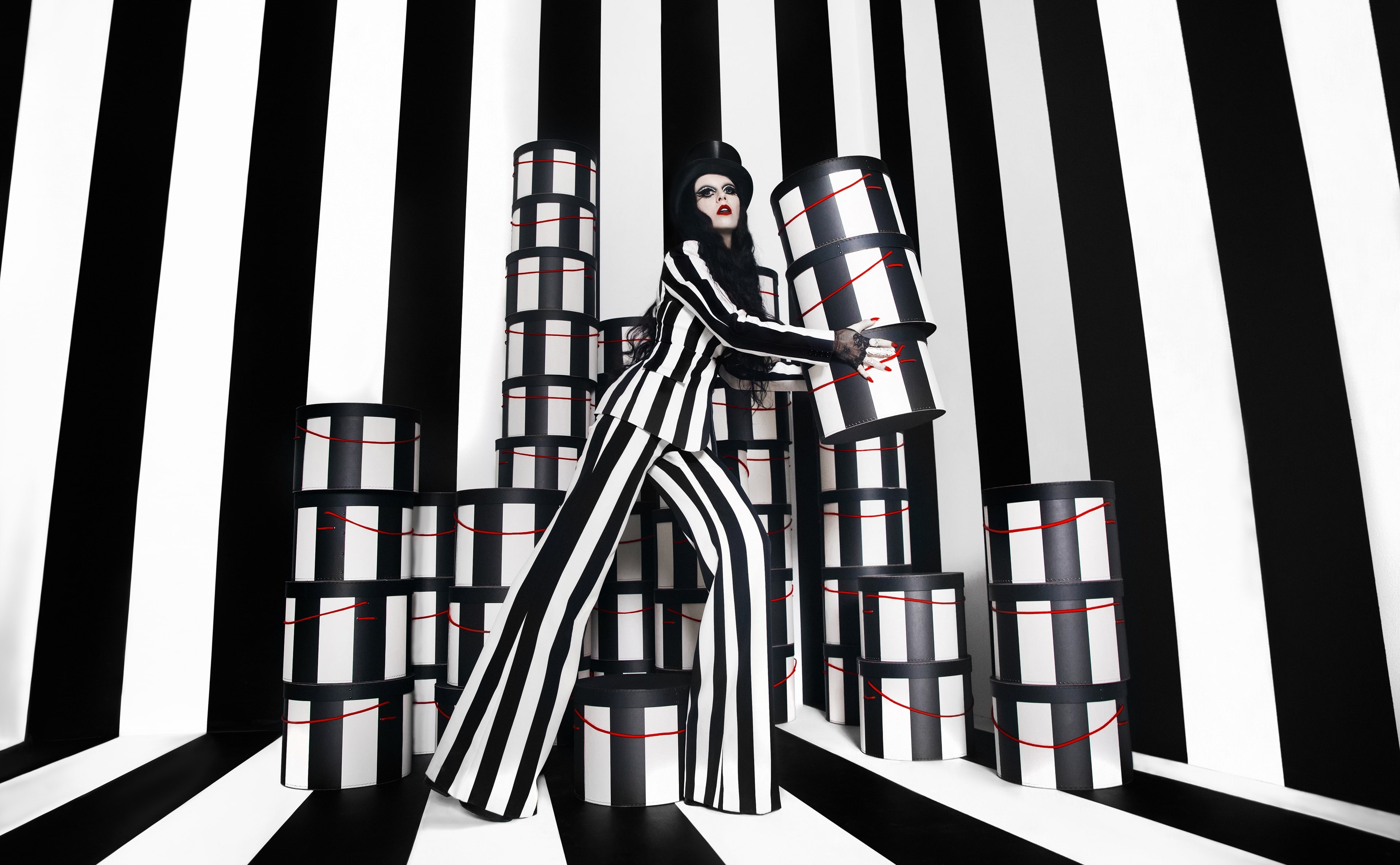 Woman, 4K, Fashion, Stripes, Ikea, Character, Gothic, Boxes, women, Model, WillyWonka, TopHat, BeaAkerlund, trend, Shopping, Girls, vertical, Photography, HD Wallpaper