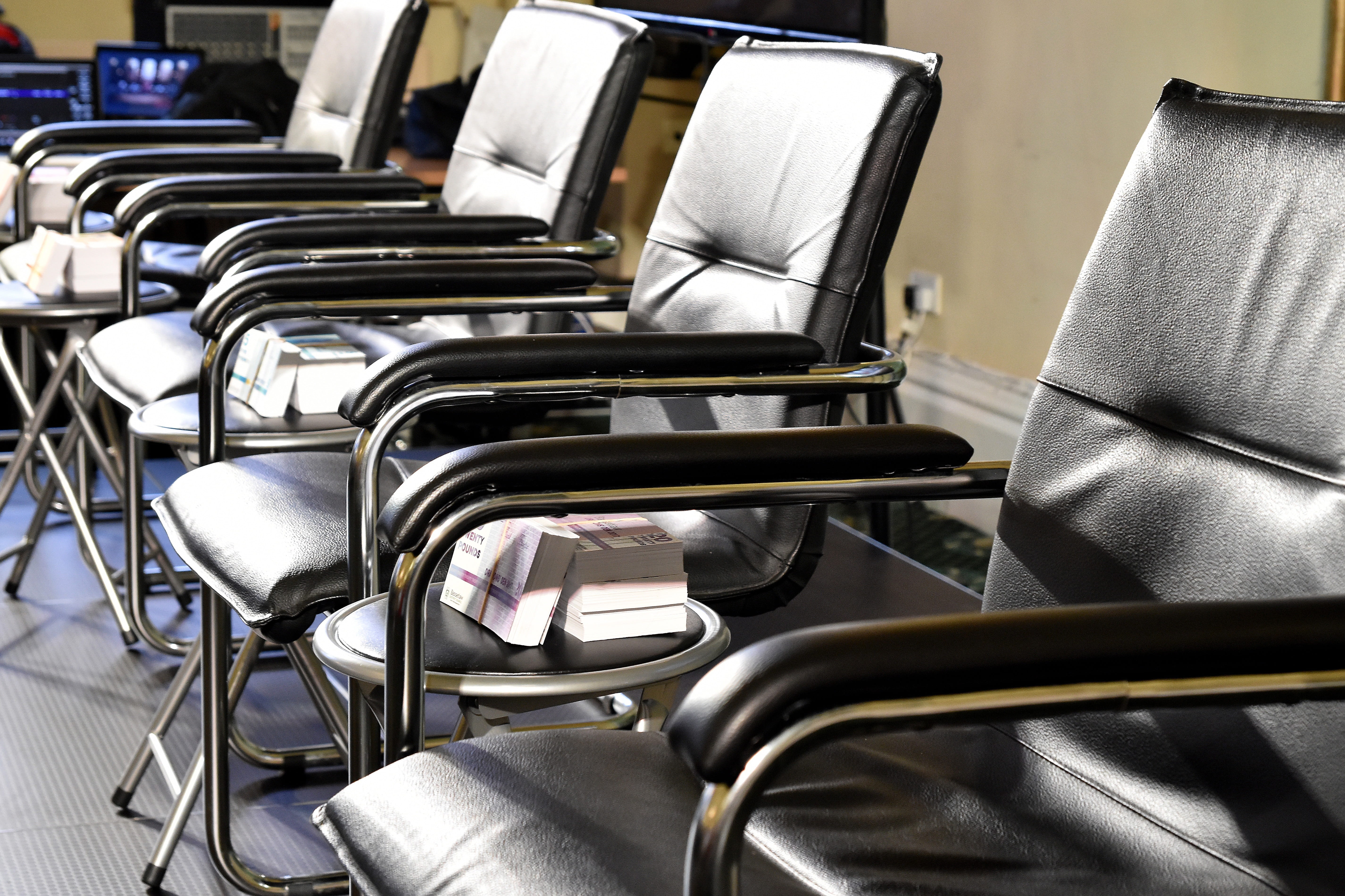 no people, 5K, absence, vehicle seat, large group of objects, furniture, domestic room, work, corporate, empty, arrangement, executive chair, indoors, HD Wallpaper