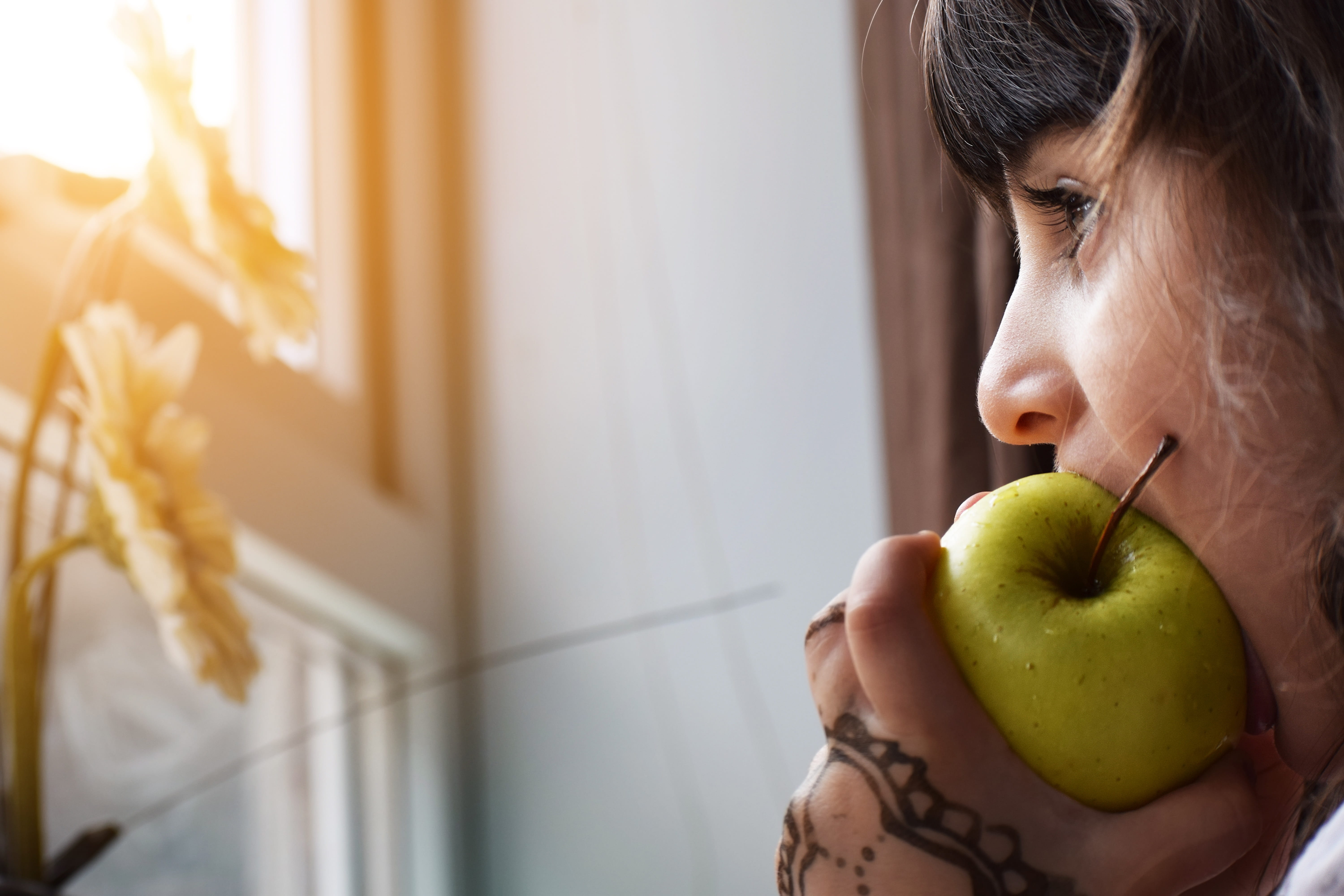 green apple, ripe, face, cheerful, fall, healthy food, girl, young, fun, straight hair, apple, adult, funny, diet, flowers, childhood, outside, 5K, nature, HD Wallpaper