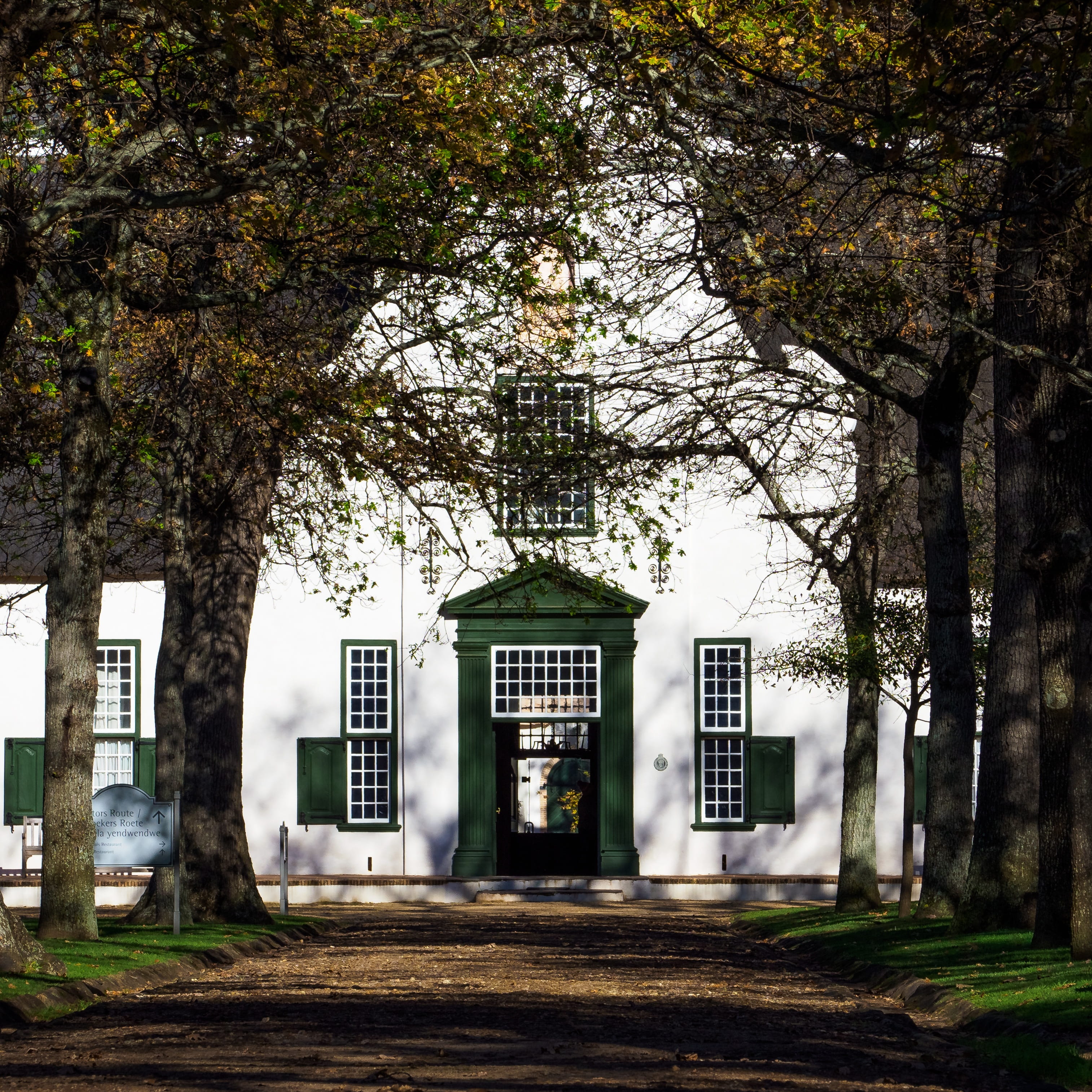 landmark, tree, cape dutch, south africa, village, park, architecture, 2K, built structure, roof, facade, tree trunk, town, groot constantia, blue, branch, Phone HD Wallpaper