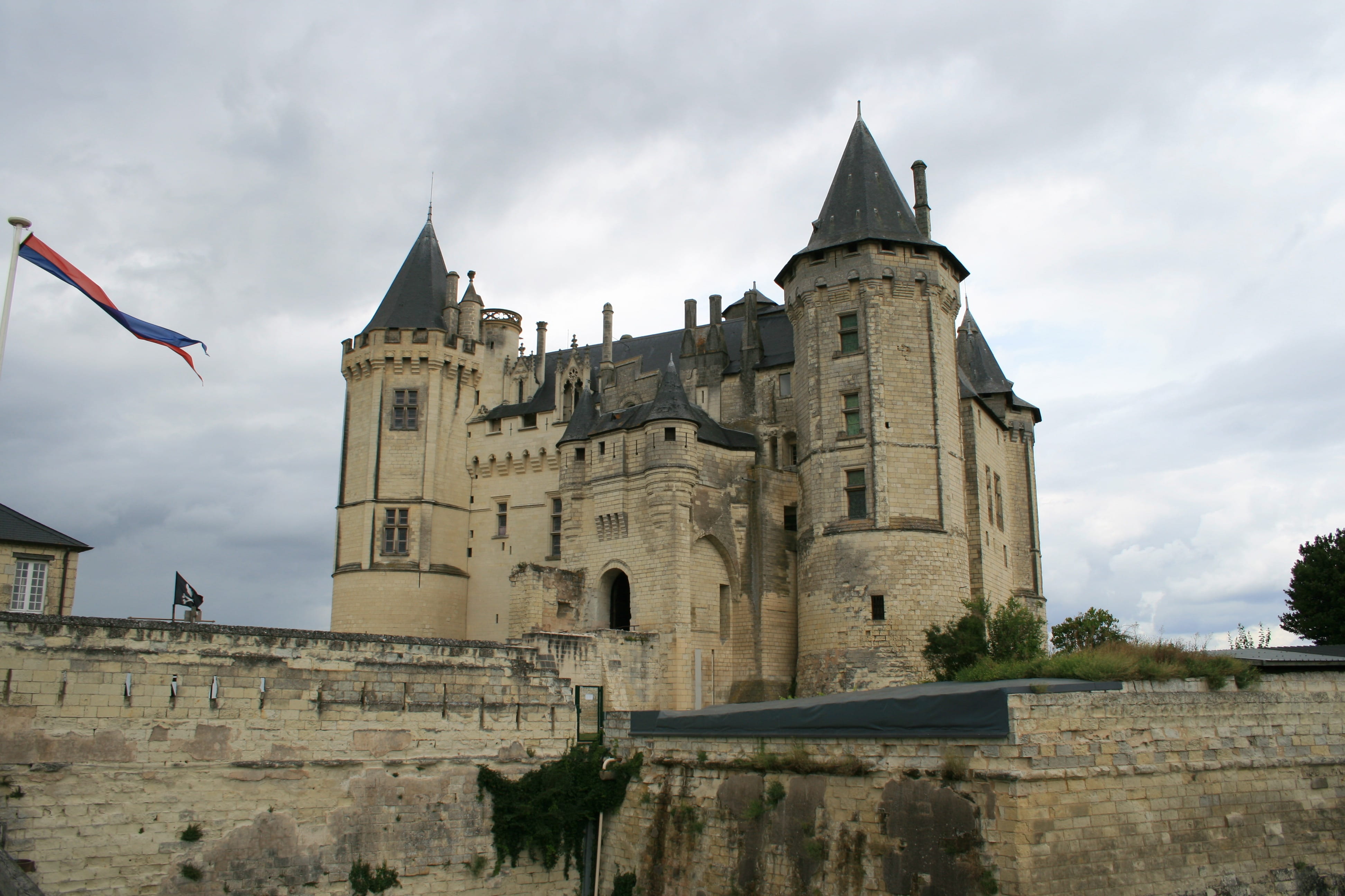 place of worship, history, medieval, France, cloud - sky, building, Samur, built structure, fort, the past, 4K, low angle view, europe, travel, outdoors, HD Wallpaper