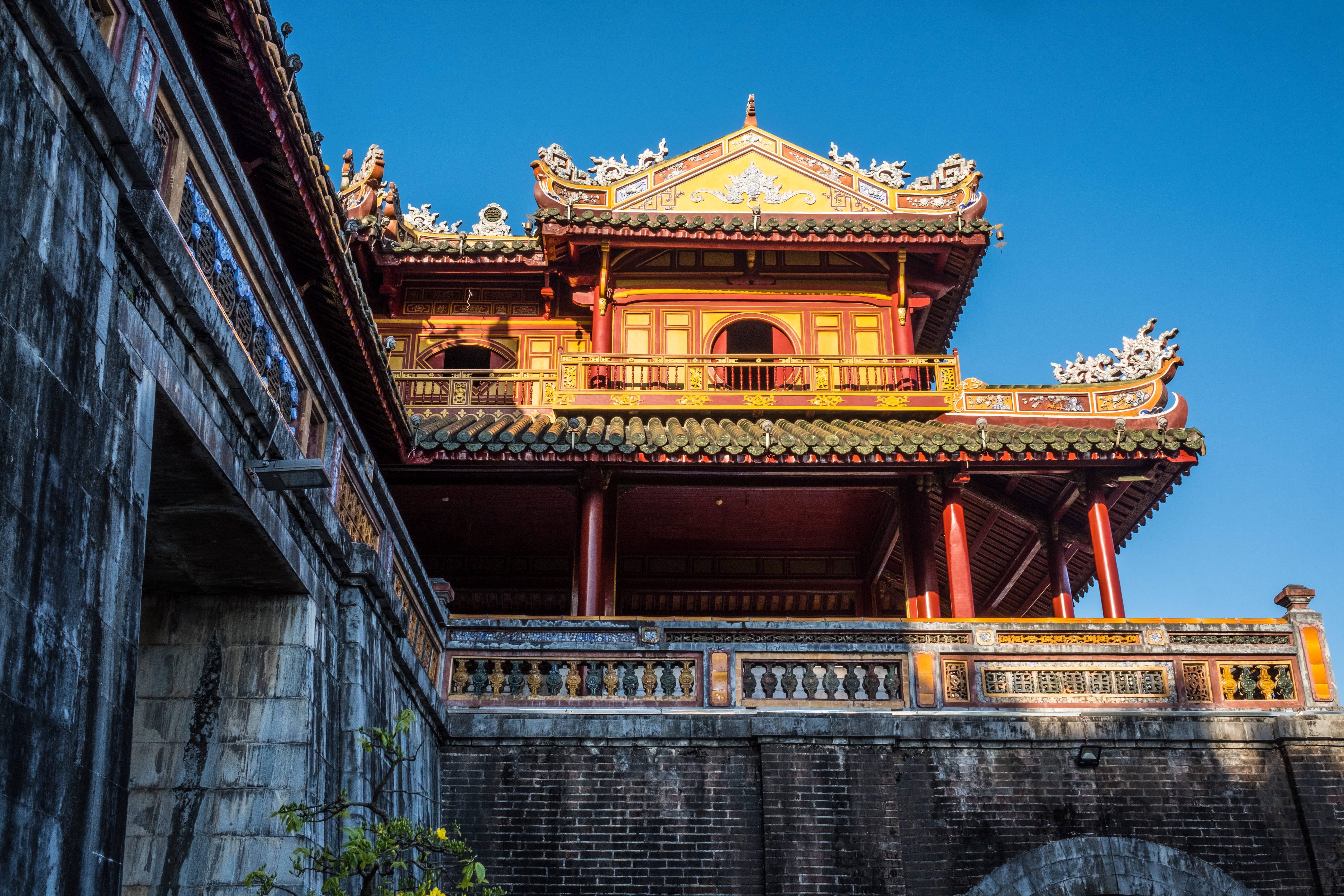 housing, city, nature, daytime, outdoors, temple, blue, bell tower, dome, religion, sky, built structure, protection, architecture, palace, history, brown, HD Wallpaper