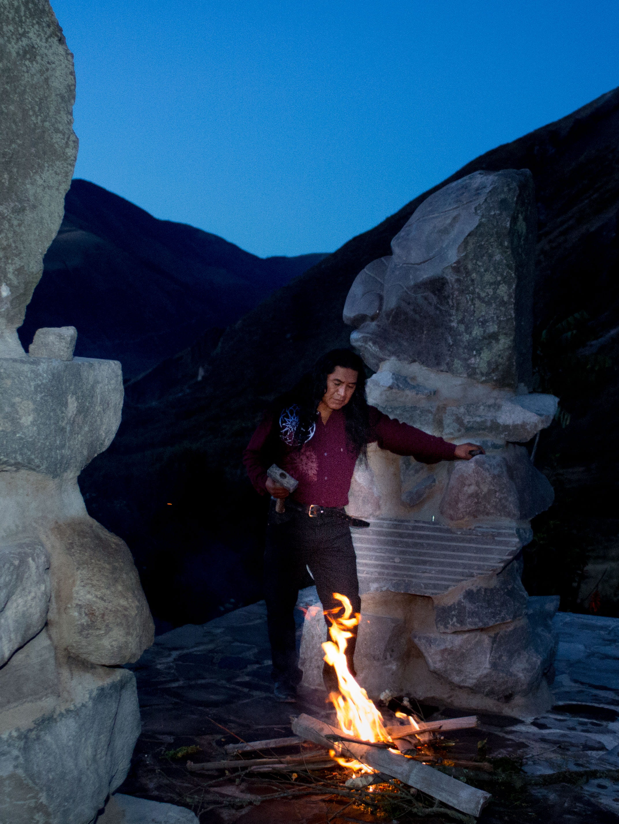 nature, one person, bonfire, esculpthures, solid, standing, mitad del mundo, famous artist, quito, front view, leisure activity, flame, human arm, ecuador, Phone HD Wallpaper