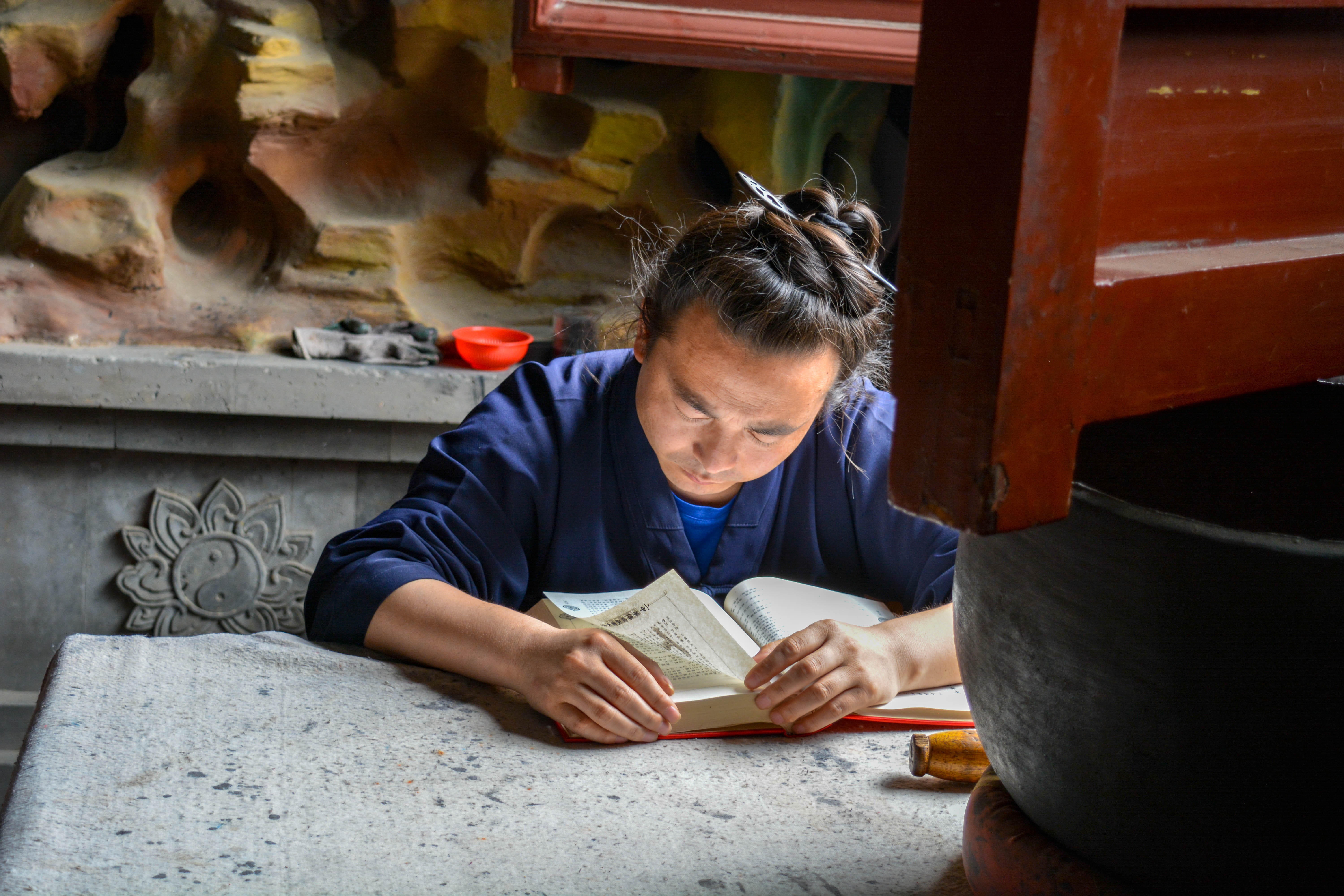 studying, beijing, front view, occupation, one person, workshop, headshot, expertise, book, temple, real people, jinjang, monk, working, concentration, HD Wallpaper