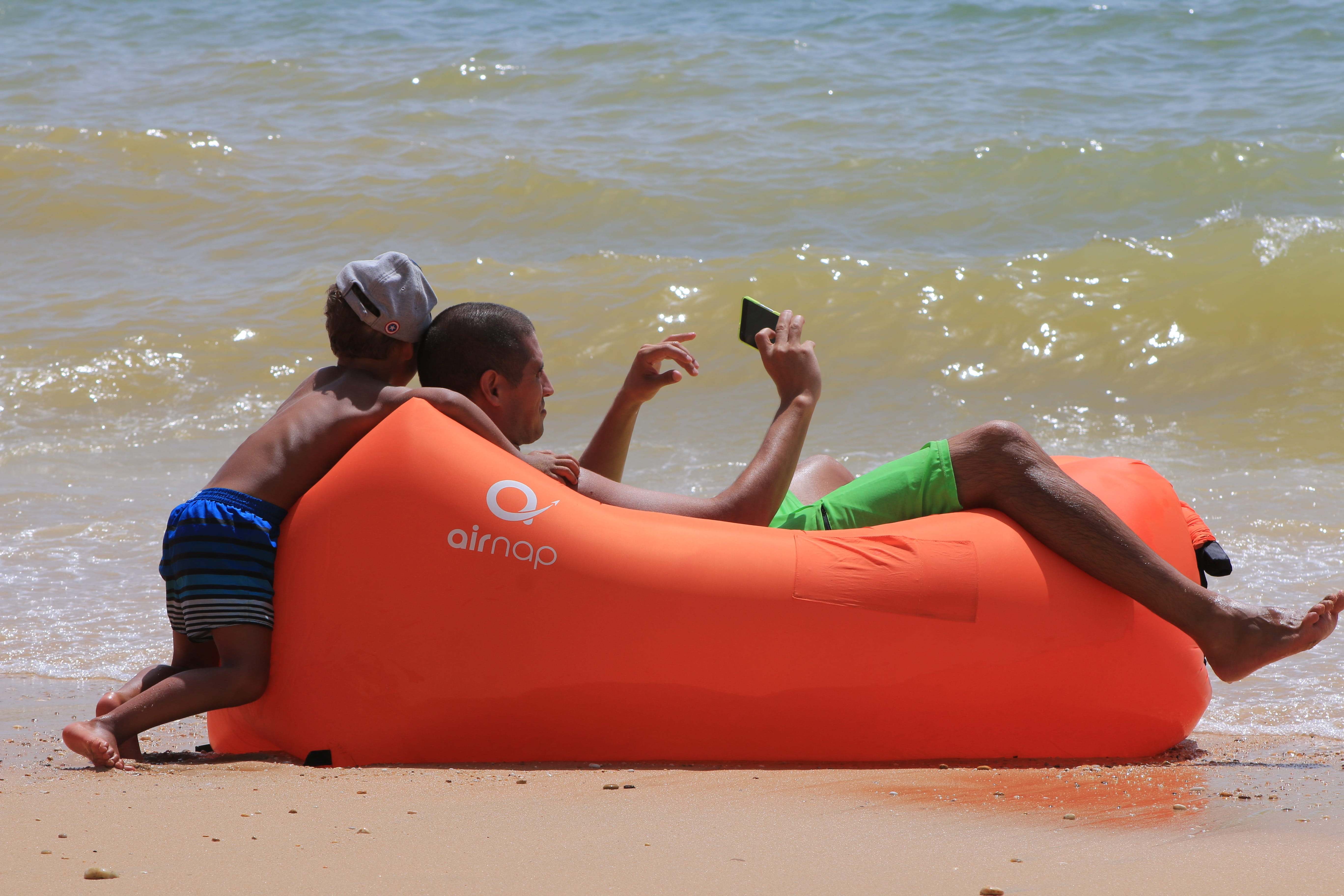 outdoors, lifestyles, inflatable, human arm, sol, nature, summer, costa, orange, adult, algarve, father and son, tranquility, time, happy, two people, beach, HD Wallpaper