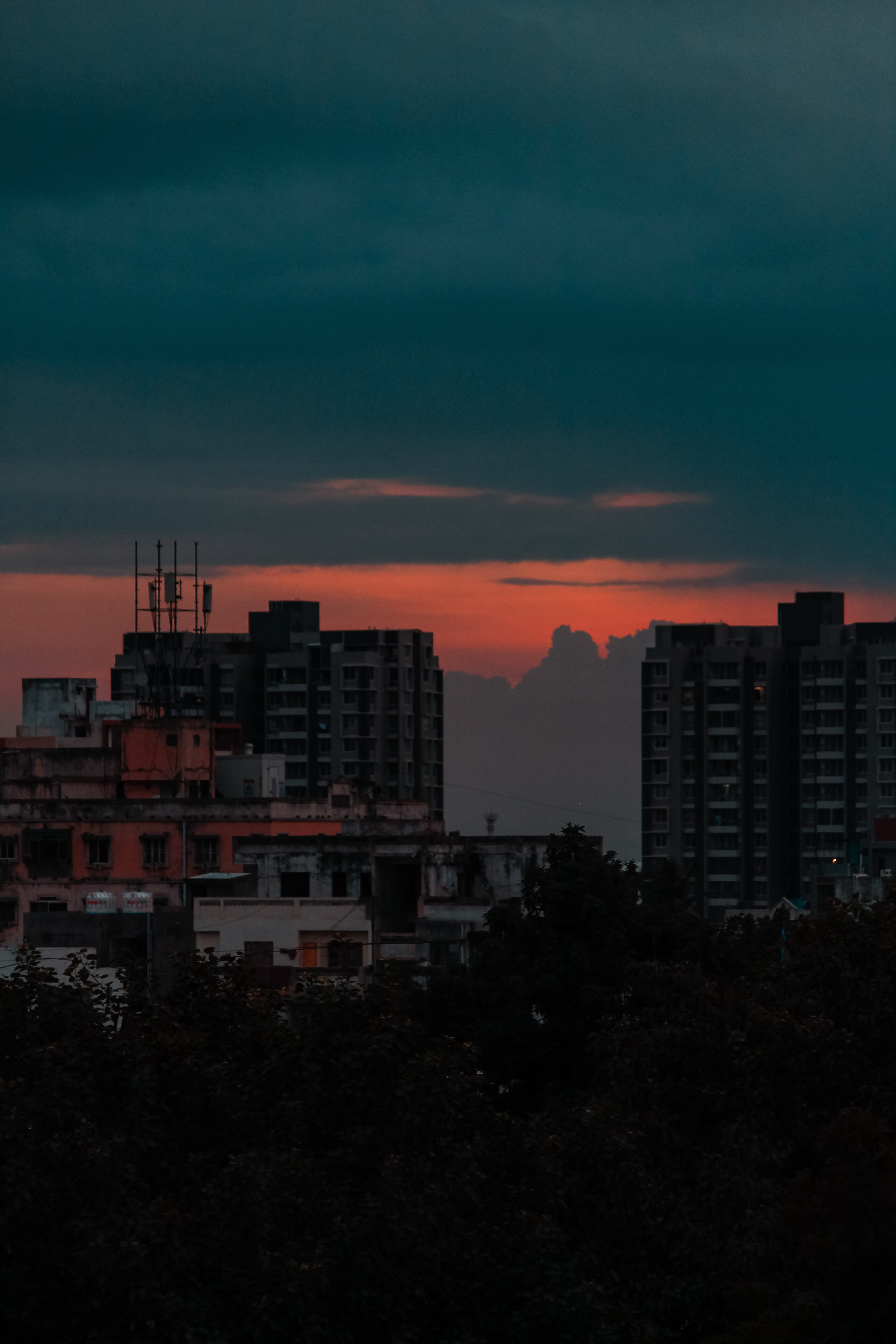 building, outdoors, apartment, plant, built structure, nature, 5K, india, residential district, architecture, high angle view, dusk, thaltej, no people, Phone HD Wallpaper
