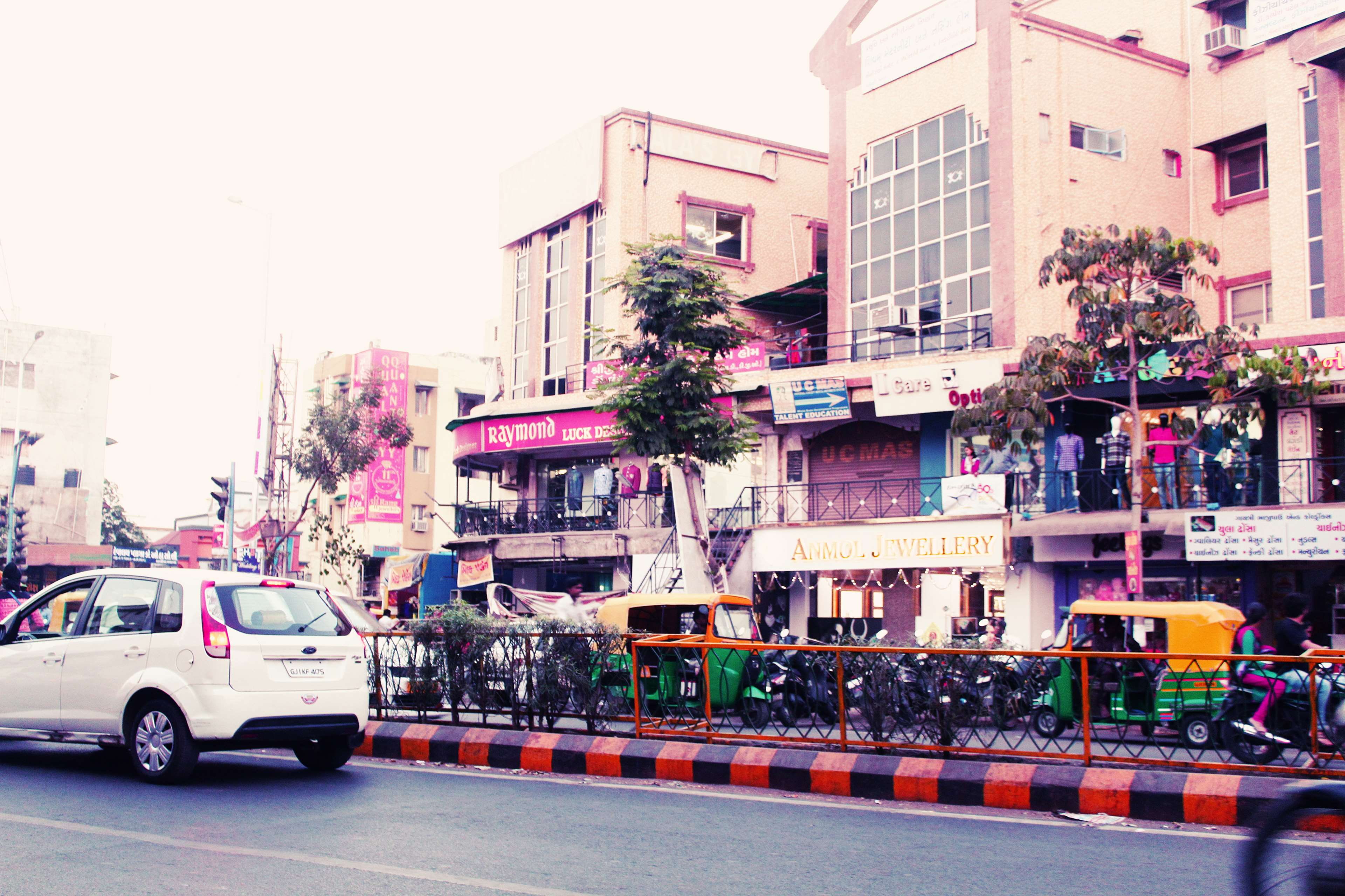 nostalgic, luxury, plant, building exterior, 4K, ahmedabad, incidental people, transportation, architecture, old, motion, land vehicle, city life, travel, HD Wallpaper