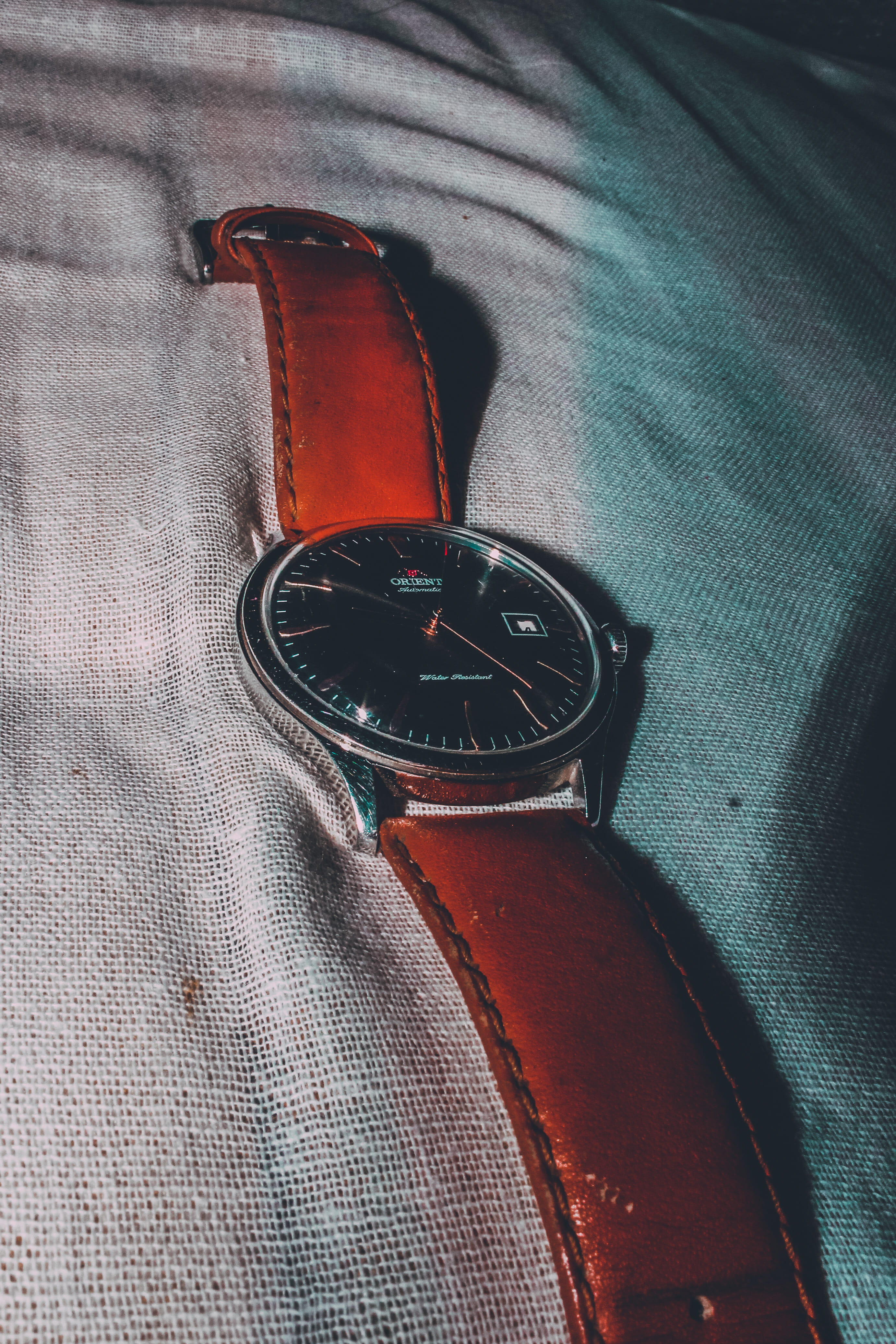 day, jeans, personal accessory, thaltej road, bag, wristwatch, textile, indoors, clock, india, ahmedabad, single object, red, close-up, 4K, metal, instrument of time, Phone HD Wallpaper