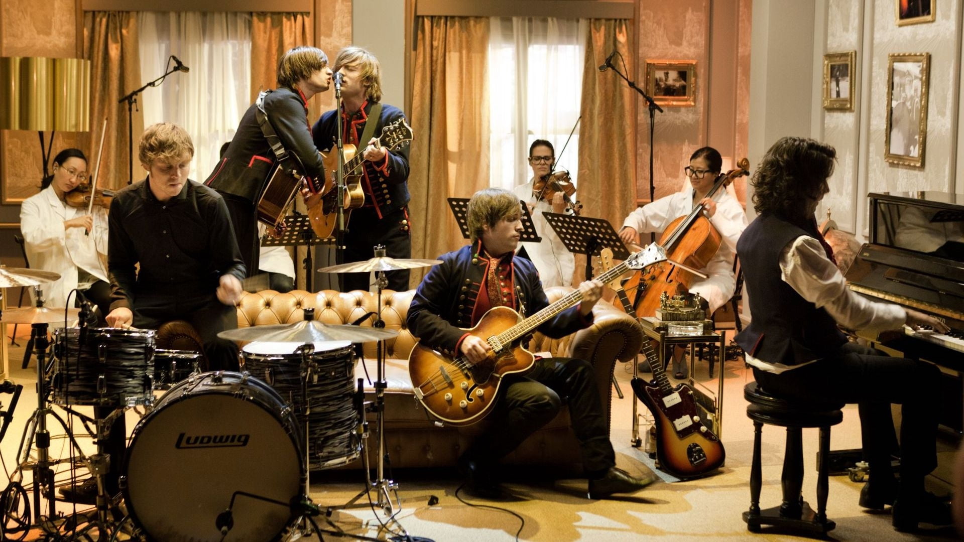 band, men, room, sitting, performance, group of people, hallow, 1080P, drum - percussion instrument, real people, togetherness, mature men, drum, couch, HD Wallpaper