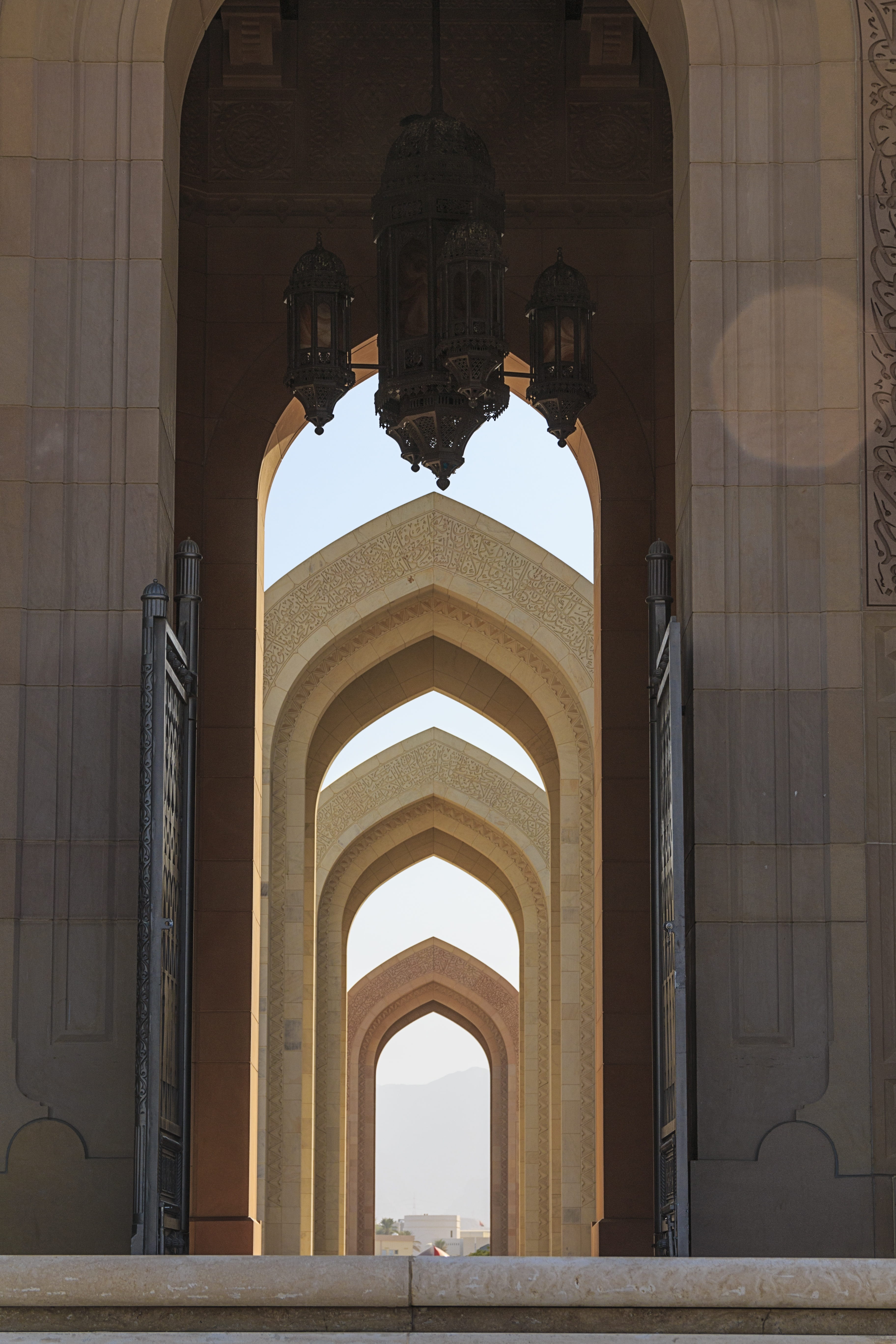 day, entrance, nature, tourism, low angle view, religious, architecture, arch, belief, outdoors, religion, sultan qaboos grand mosque, no people, building exterior, Phone HD Wallpaper