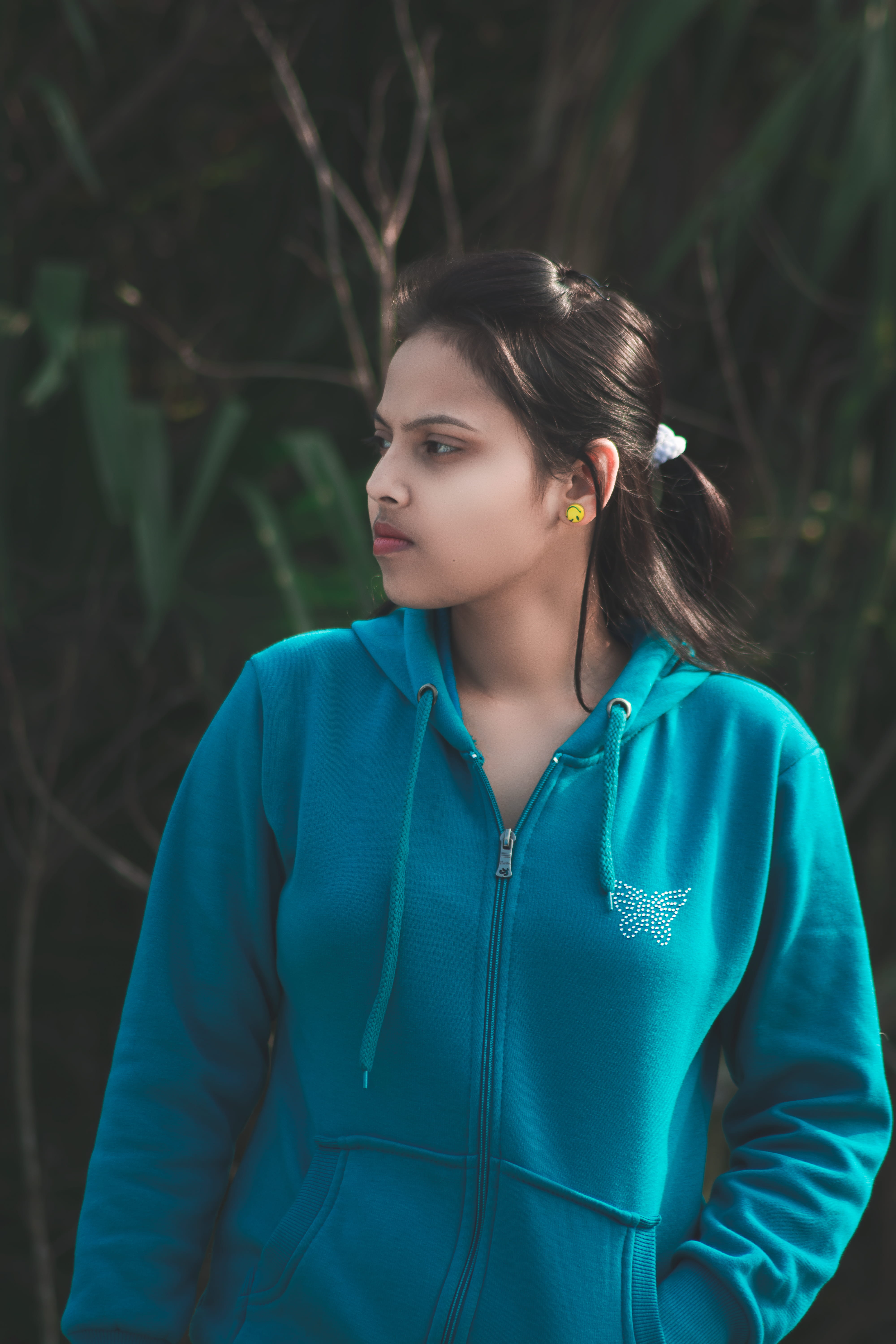 forest, young women, portrait, young adult, real people, lifestyles, lady, hair, turquoise colored, front view, waist up, matte, looking, one person, adult, Phone HD Wallpaper