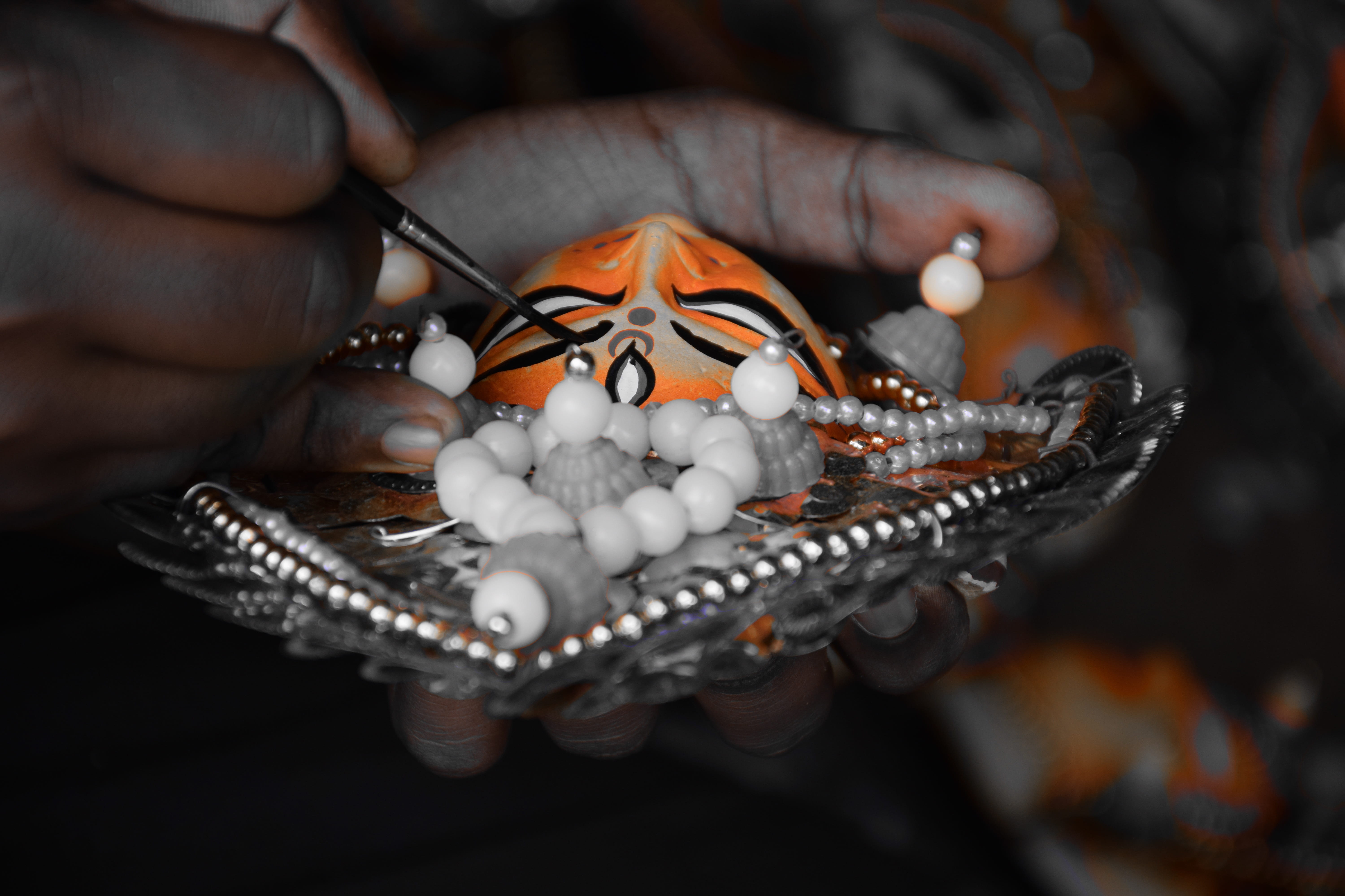 purulia, indoors, body part, luxury, hand, necklace, india, holding, selective focus, focus on foreground, seafood, one person, jewelry, chau mask, chau dance, HD Wallpaper