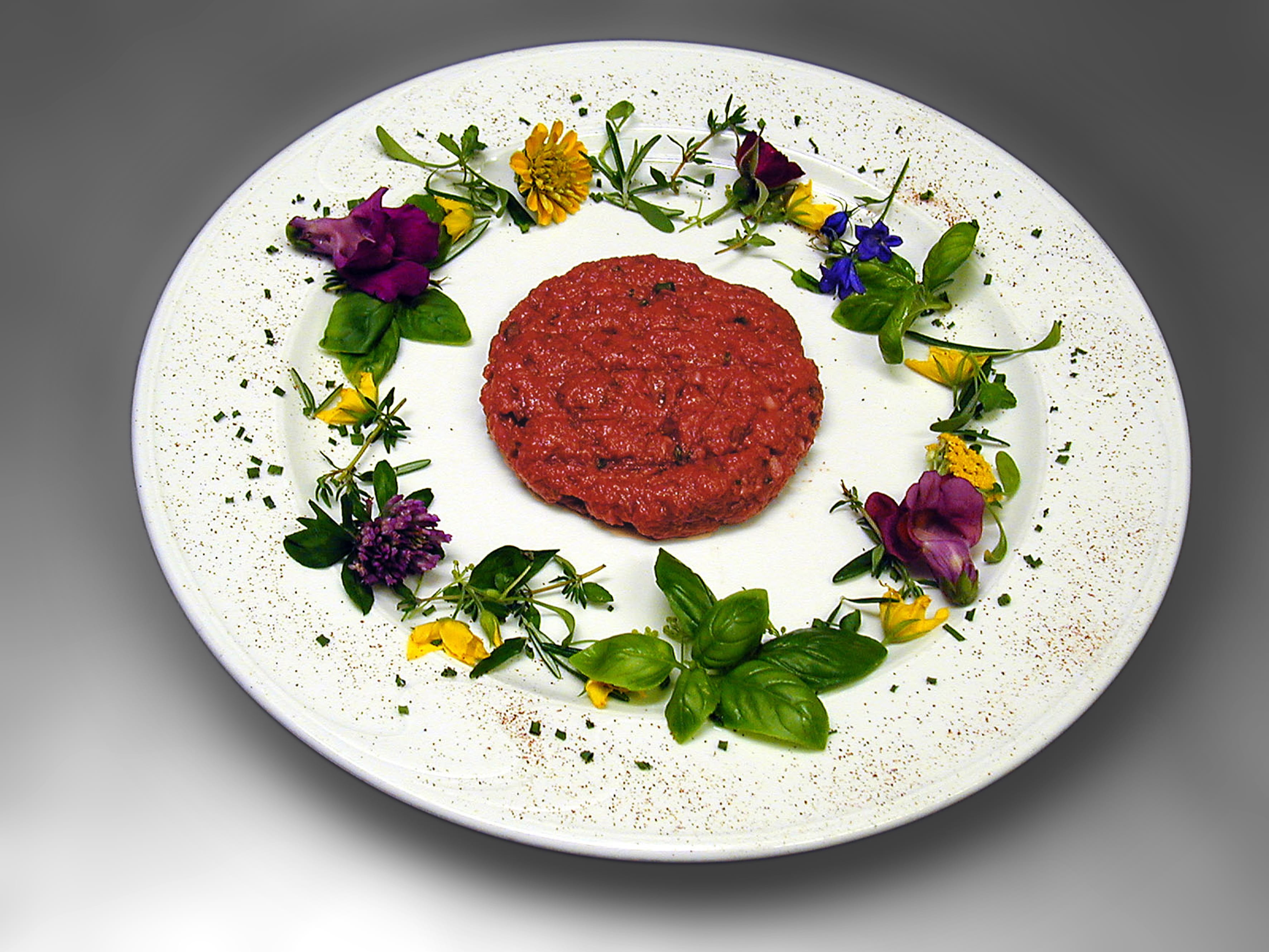 wellbeing, directly above, studio shot, flowers, starter, meat, herb, pepper, plate, menu, menu sequence, still life, minced  meat, black background, freshness, HD Wallpaper