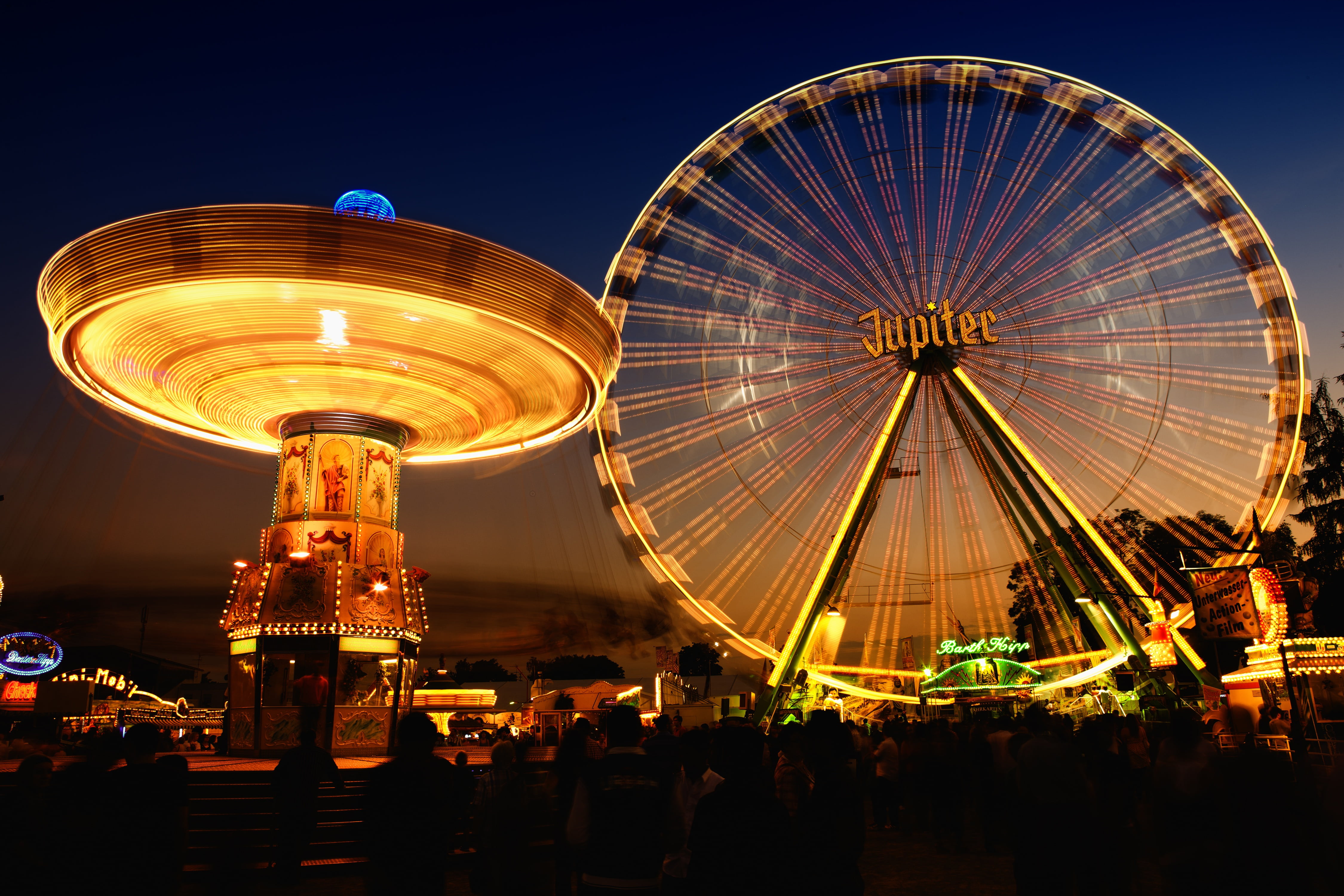 movement, outdoors, adrenaline, speed, fairground, carnies, amusement park ride, excitement, crowd, spinning, fun, sky, action, long-exposure, incidental people, HD Wallpaper