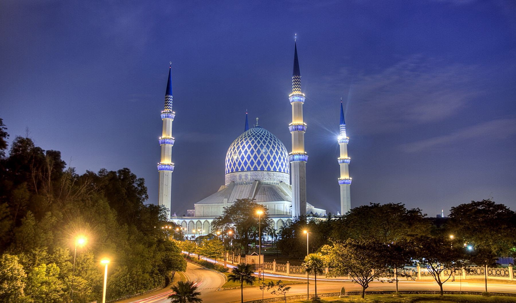 illuminated, sky, tree, travel destinations, city, plant, built structure, belief, Mosques, night, Sultan Salahuddin Abdul Aziz Mosque, building exterior, HD Wallpaper