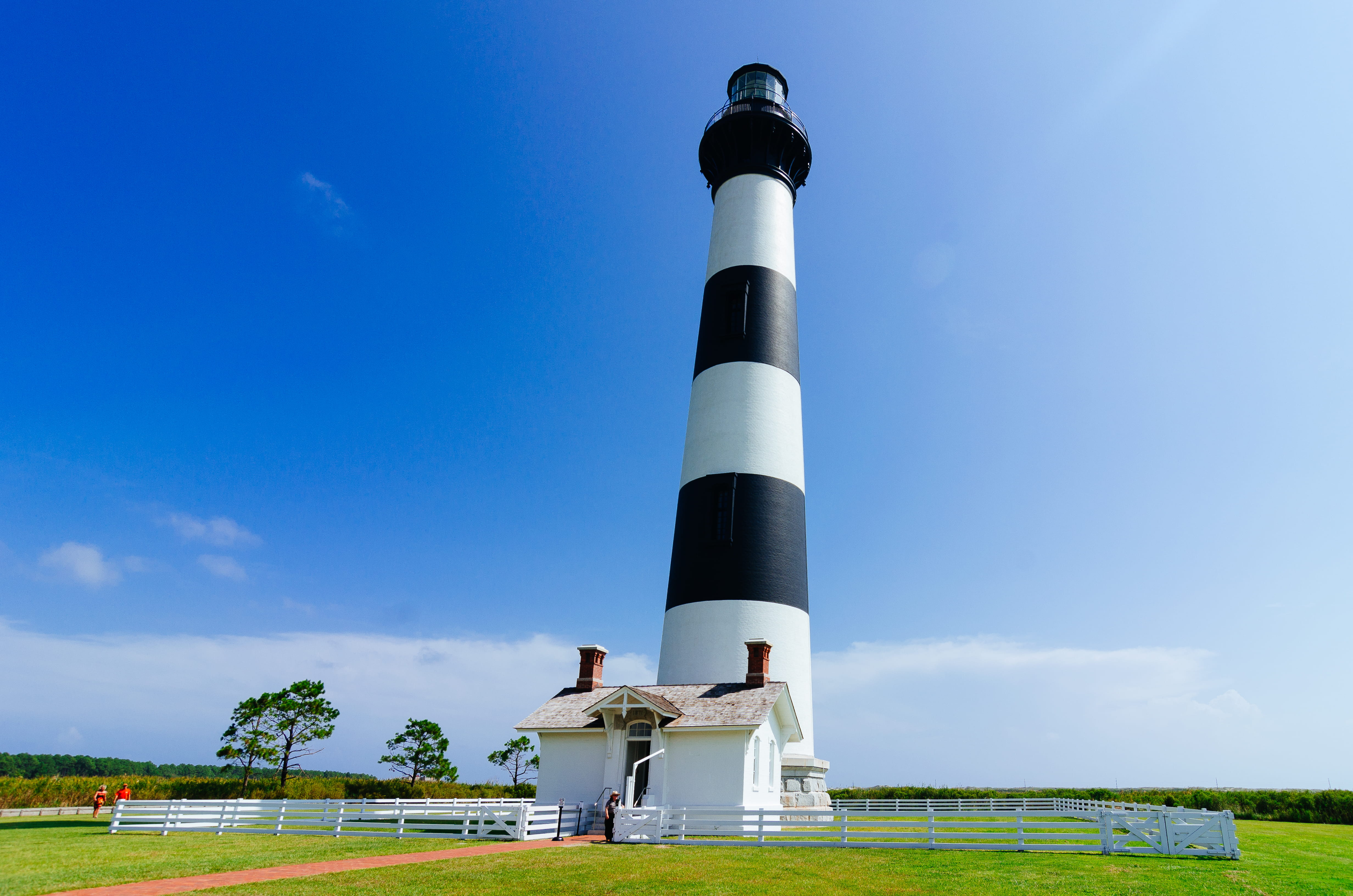 built structure, blue, sky, building exterior, protection, fence, security, guidance, field, lighthouse, sunlight, nags head, outdoors, architecture, people, HD Wallpaper