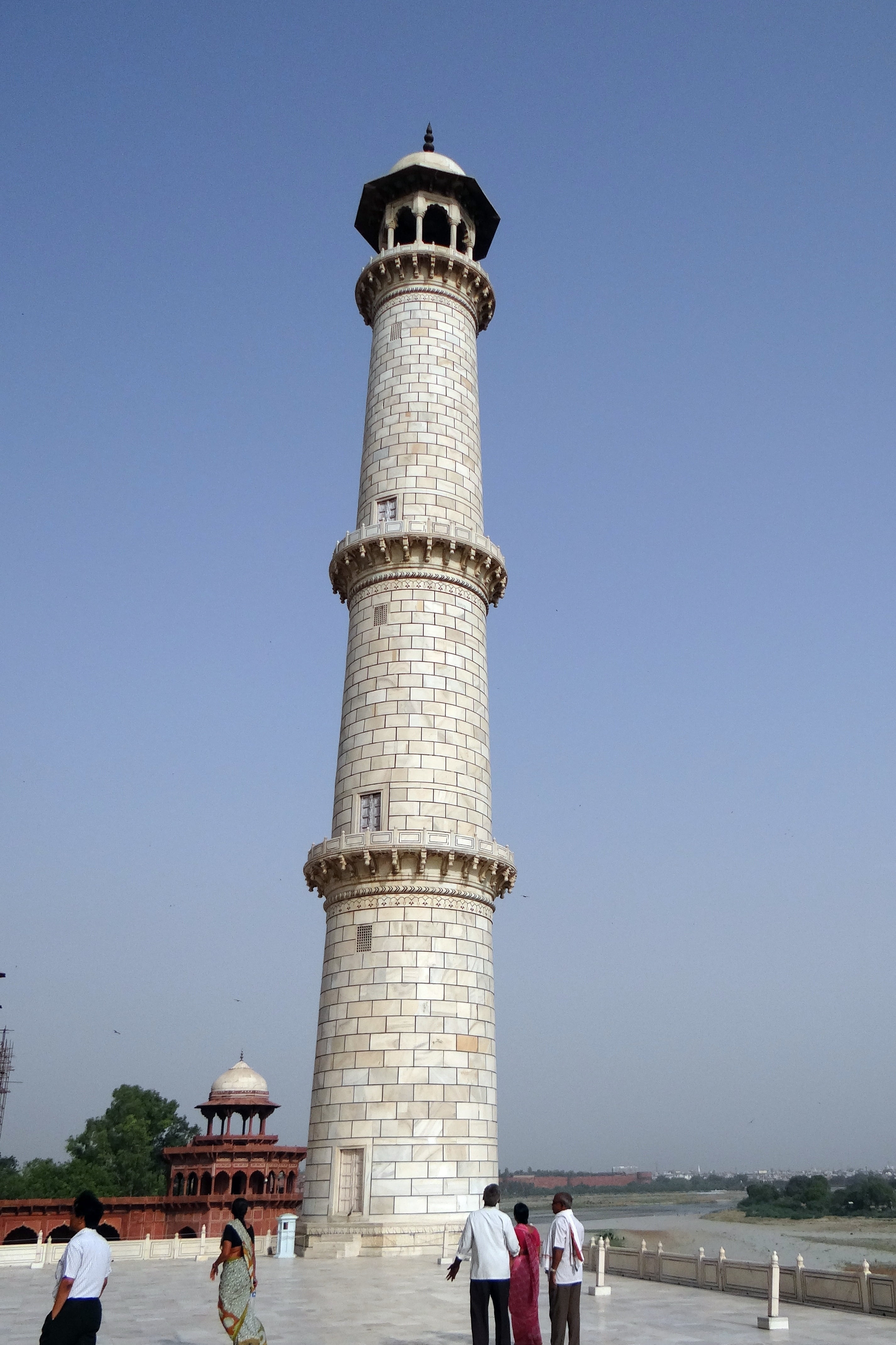 india, building exterior, agra, sky, built structure, tourist, women, nature, incidental people, real people, group of people, outdoors, tourism, architecture, Phone HD Wallpaper