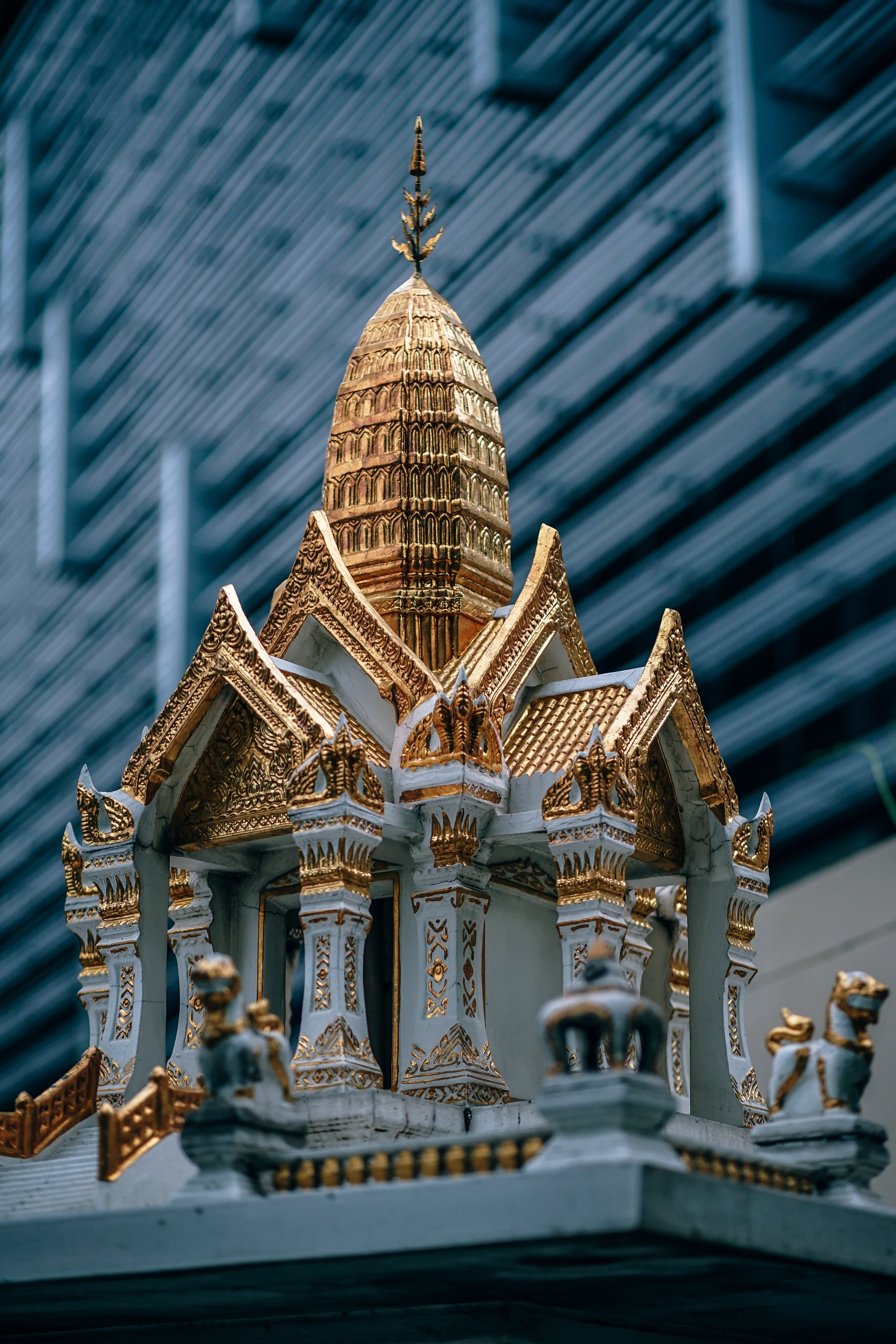 ancient, temple, no people, buddhist, Bangkok, building exterior, 5K, gold colored, building, low angle view, spire, selective focus, hindu, thailand, Phone HD Wallpaper