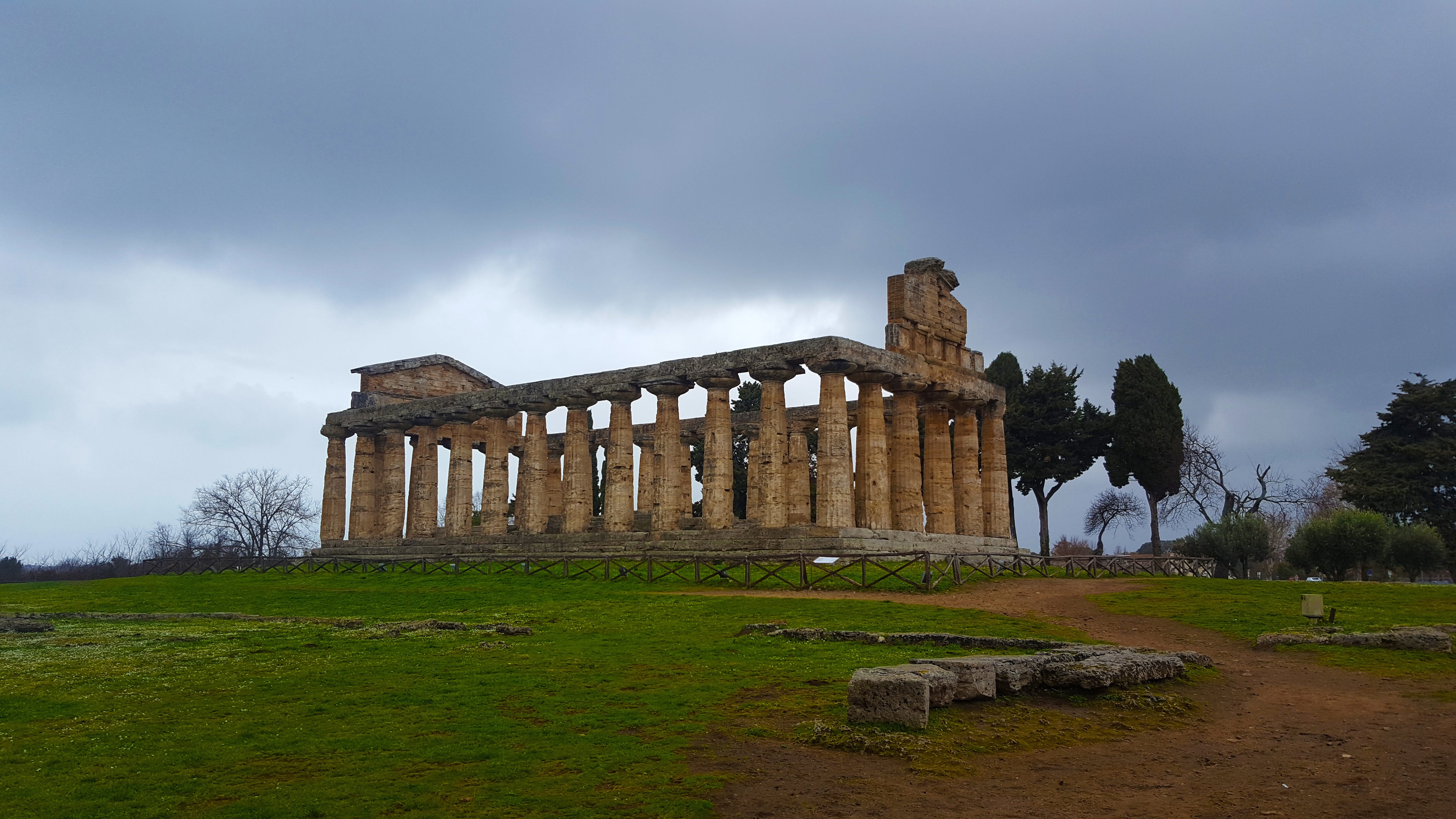 grass, damaged, Paestum, place of worship, sky, ruined, the past, ancient civilization, archaeology, built structure, cloud - sky, travel, architectural column, HD Wallpaper