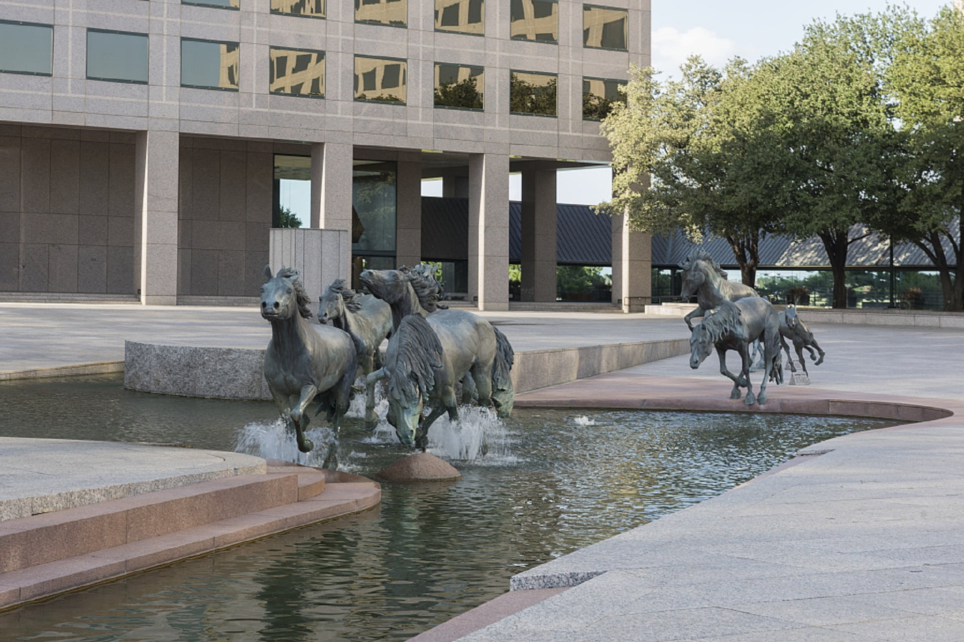 robert glen, sculpture, reflection, art, animal, offices, artwork, water, gallop, metal, group of animals, animal themes, day, architectural, architecture, HD Wallpaper