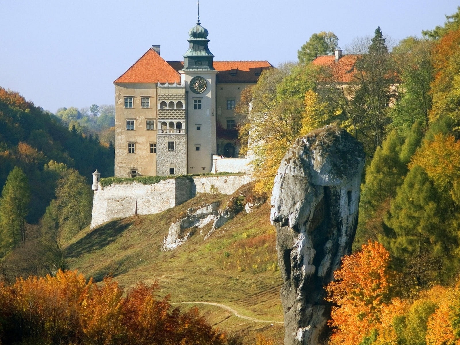 landscape, Pieskowa Skała, change, day, built structure, castle, old building, house, concrete, 720P, place of worship, white, fall, no people, growth, HD Wallpaper