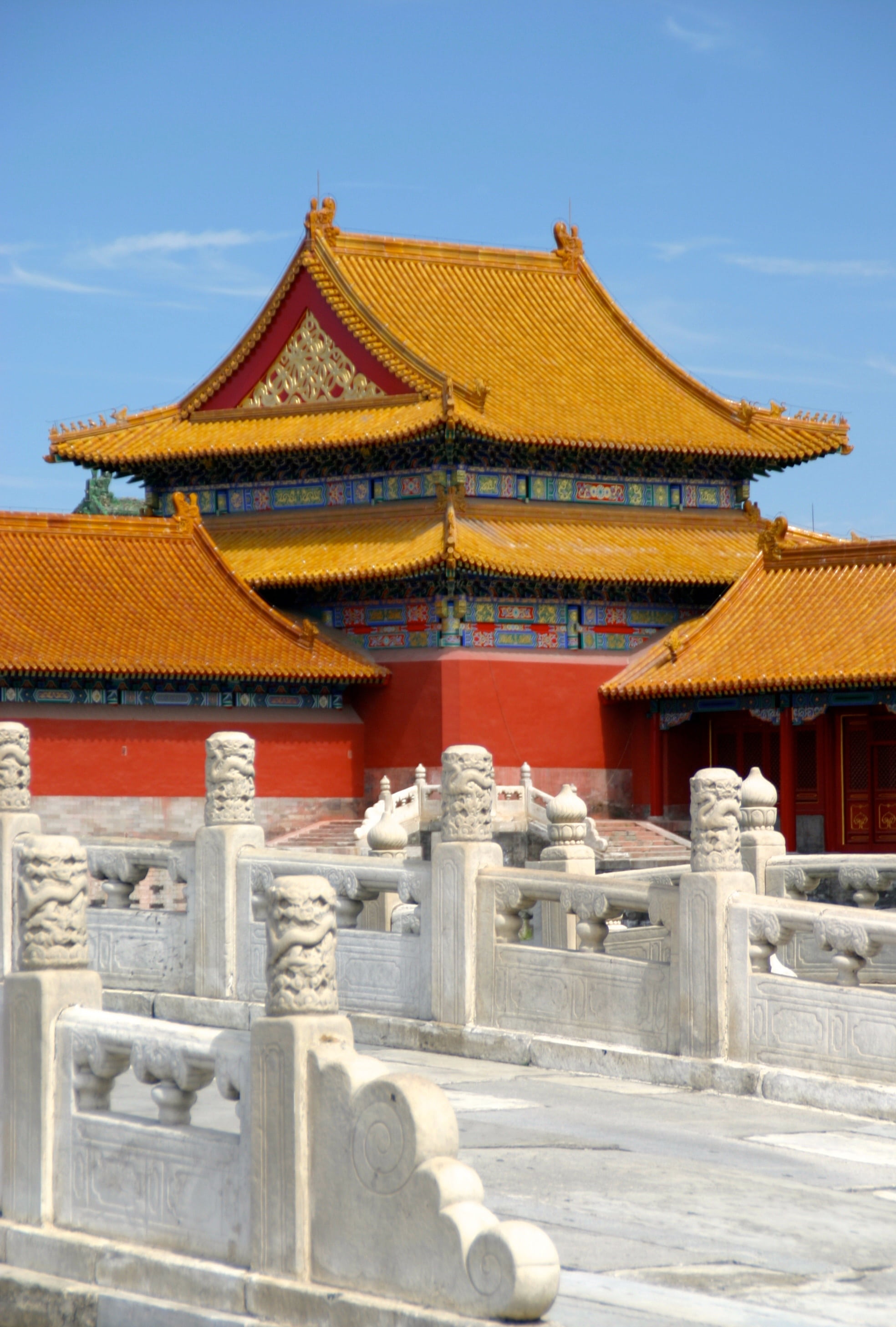 dragon, building exterior, sunlight, roof, ornate, building, forbidden city, place of worship, history, city, ornament, belief, palace, china, sky, day, Phone HD Wallpaper