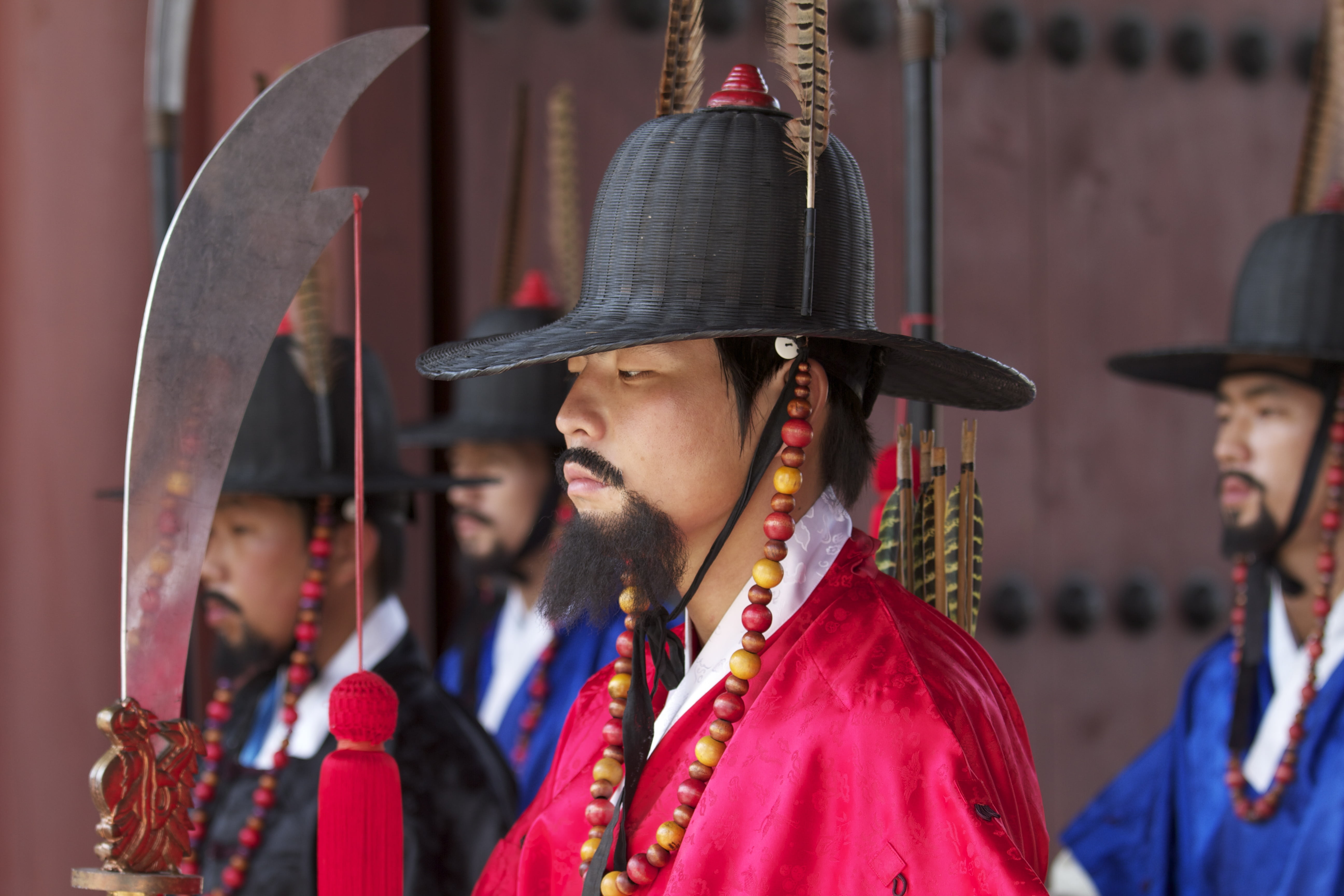 hat, real people, young adult, guard, 5K, group of people, wearing, black, celebration, adult, performance, jewelry, korea, portrait, seoul, clothing, HD Wallpaper