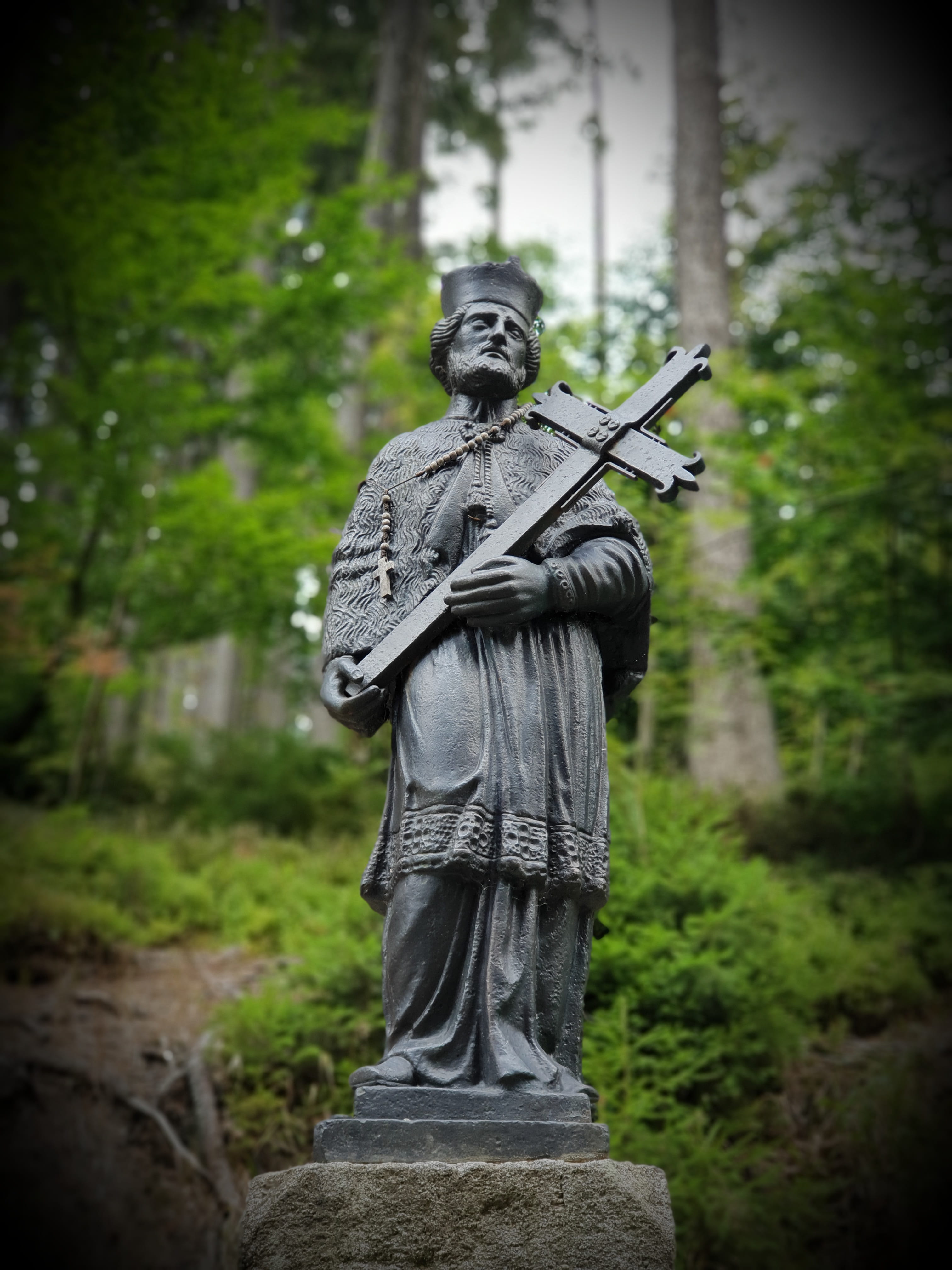 creativity, art and craft, history, craft, socha, les, statue, cemetery, tree, no people, human representation, male likeness, focus on foreground, memorial, Phone HD Wallpaper
