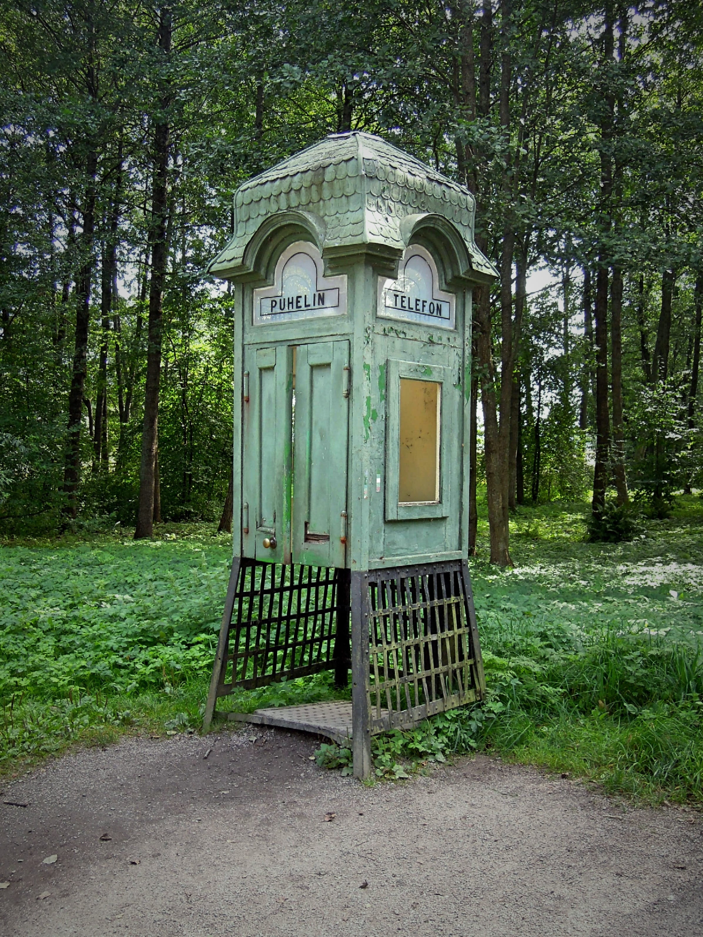 green color, wood - Material, land, entrance, door, day, no people, plant, helsinki, outdoors, past, memorial, beauty in nature, Old, absence, seurasaari, Phone HD Wallpaper