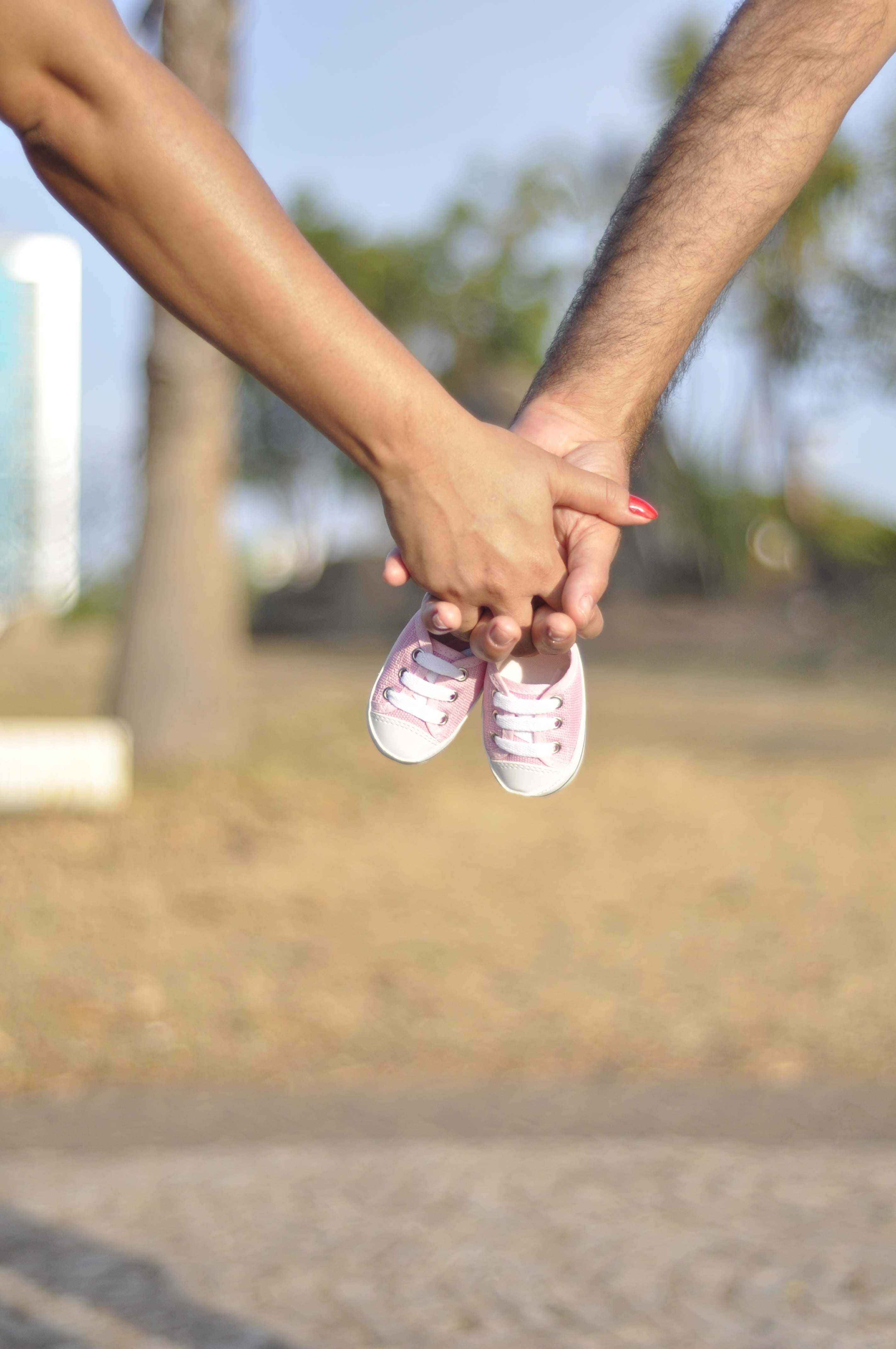 baby, men, maternity, focus on foreground, leisure activity, real people, limb, holding, body part, 4K, adult, hand, sport, human limb, motion, child, Phone HD Wallpaper