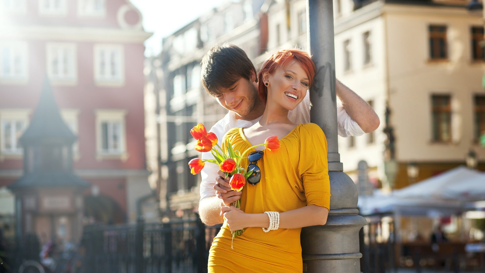 positive Emotion, neck, dating, s, adult, city, outdoors, heterosexual Couple, flowers, love, flower, two People, day, people, beautiful, street, embracing, HD Wallpaper