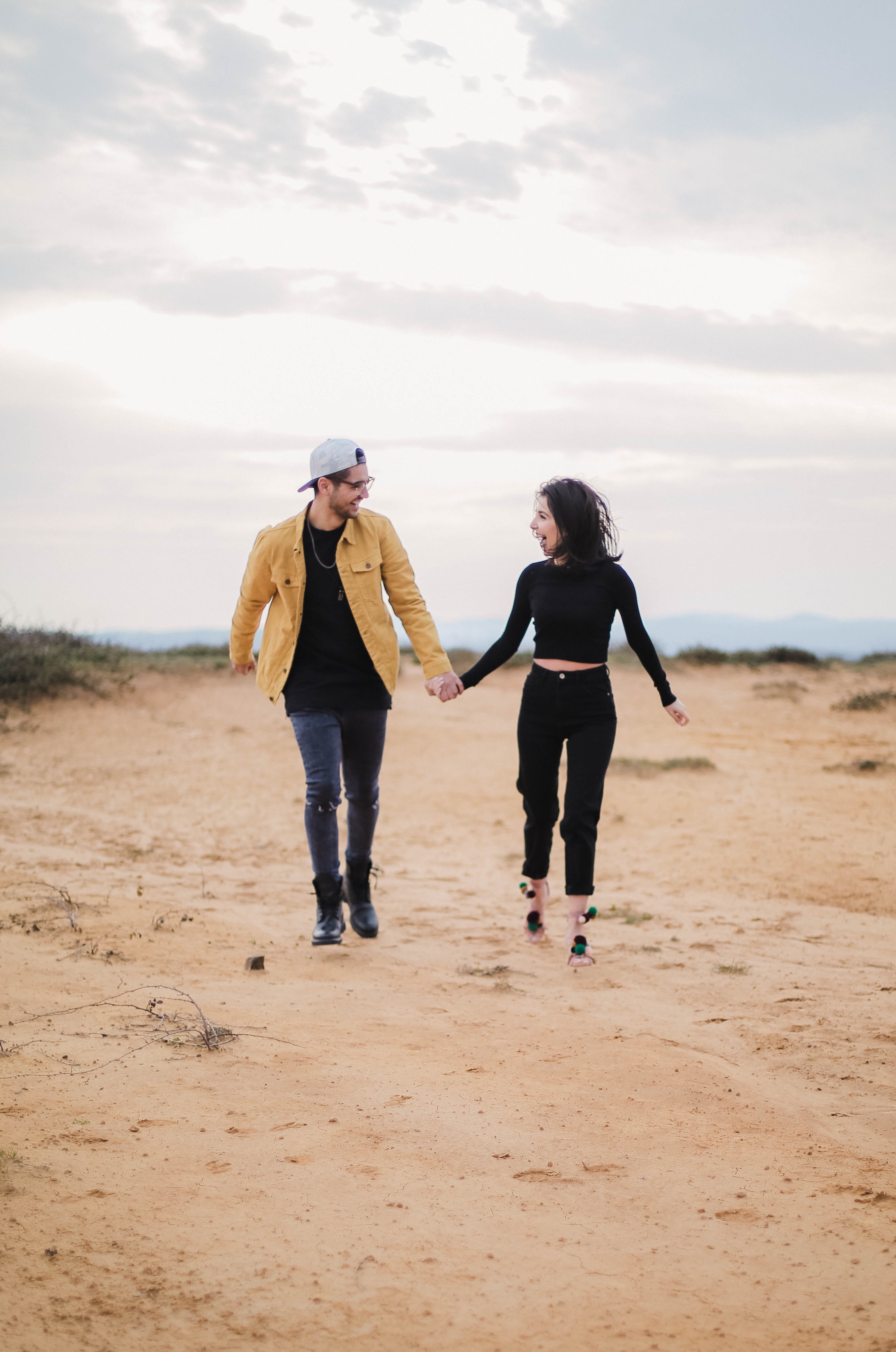 couple - relationship, adult, hands, standing, g, walking, full length, man, 5K, young adult, happy, young women, casual clothing, real people, woman, Phone HD Wallpaper
