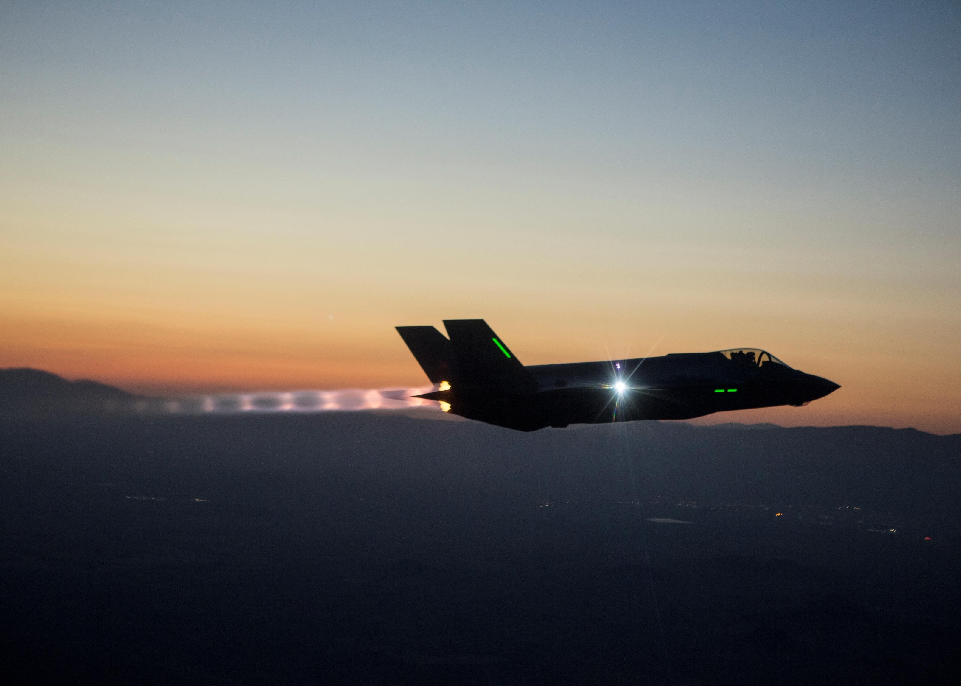 travel, dusk, copy space, f-35, outdoors, illuminated, mode of transportation, airplane, nature, 2K, airliner, flying, sunset, no people, lightning ii, HD Wallpaper
