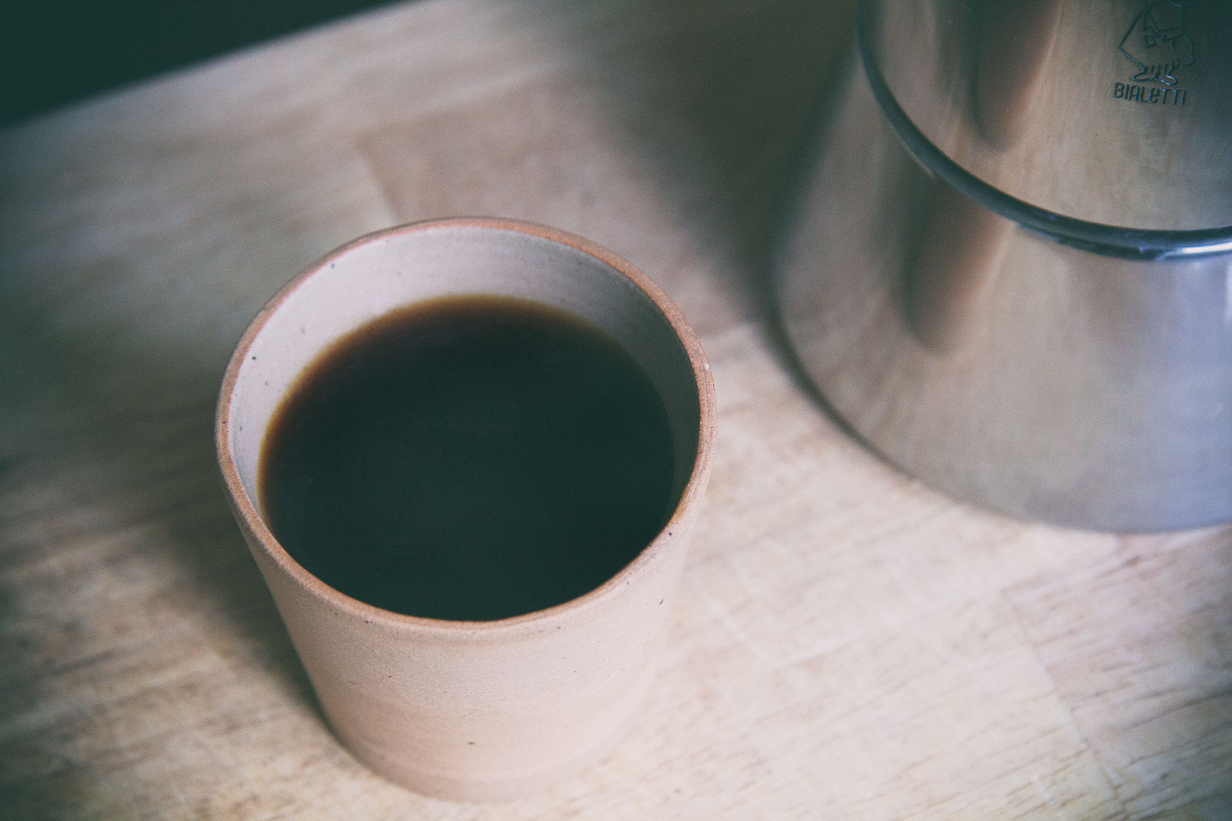 roasted, copyspace, bialetti, isolated, still life, instant, crockery, wooden, cafe, mug, breakfast, refreshment, white, food and drink, break, caffeine, HD Wallpaper