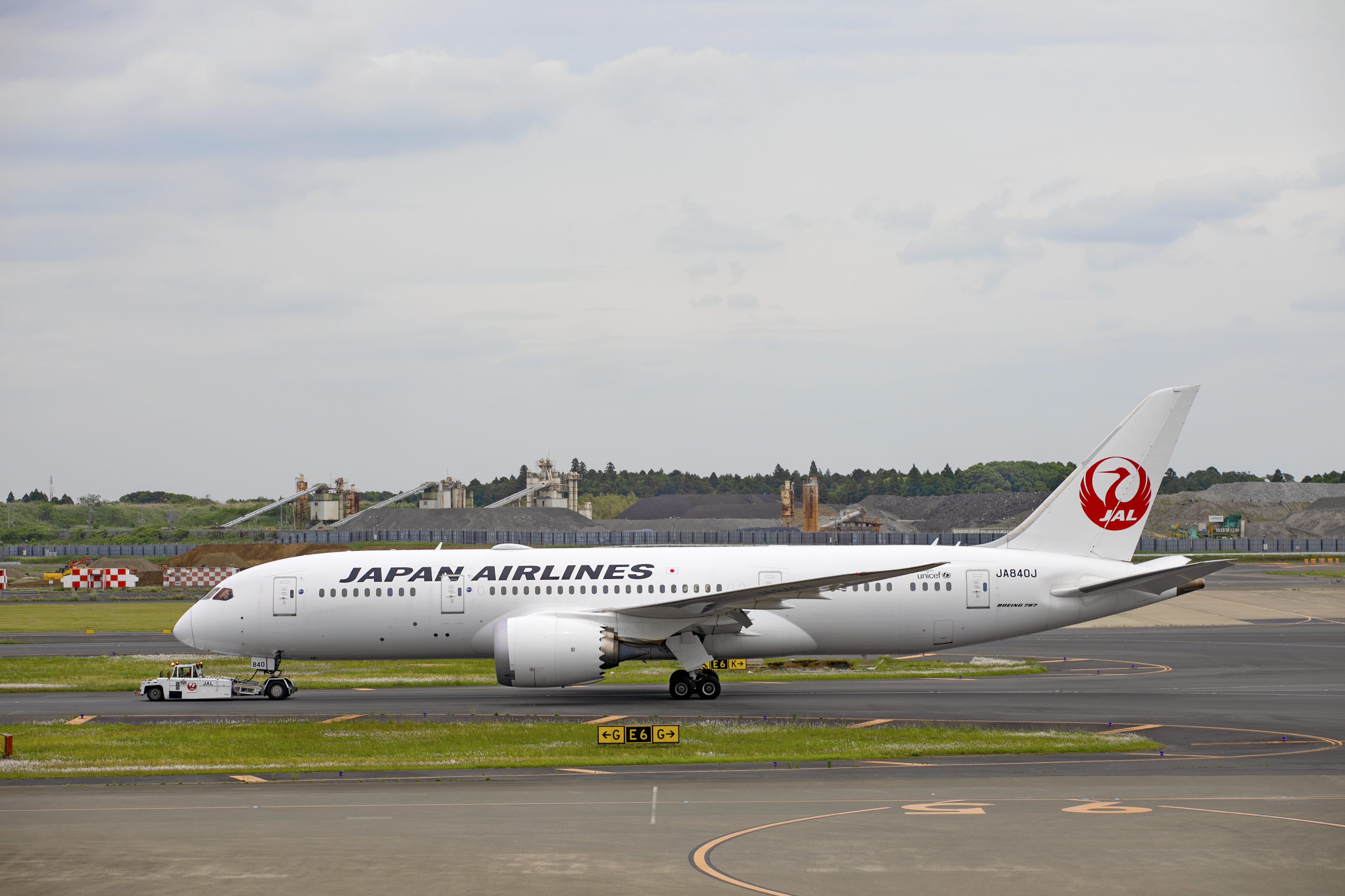 no people, road, japan, stationary, mode of transportation, airplane, airport, plane, narita airport terminal 2, day, aerospace industry, travel, outdoors, HD Wallpaper